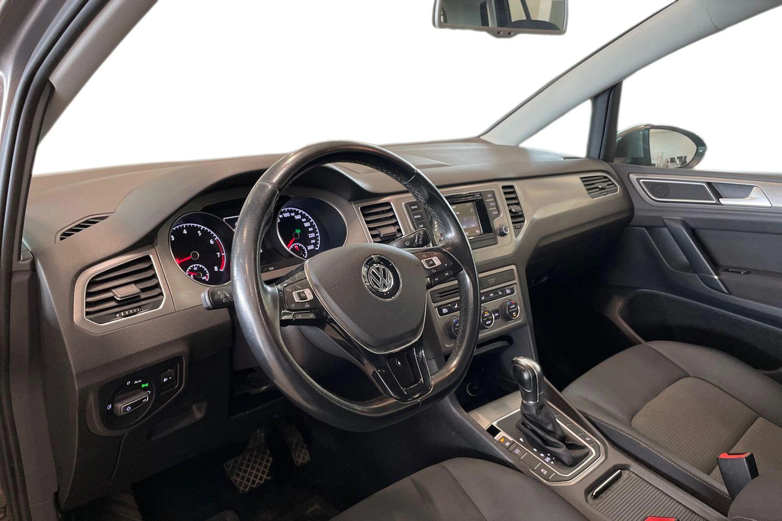 harmaa Volkswagen Golf Sportsvan 2015 kuva 6.