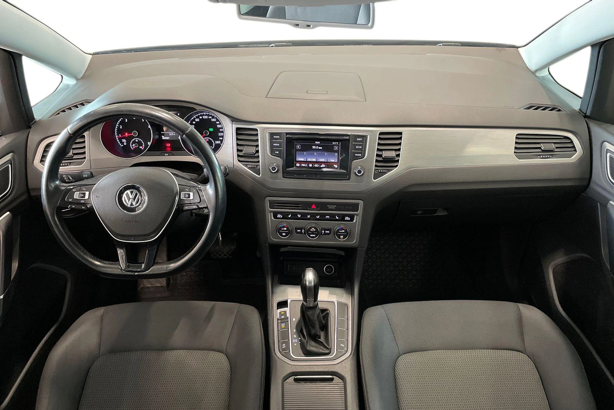 harmaa Volkswagen Golf Sportsvan 2015 kuva 7.