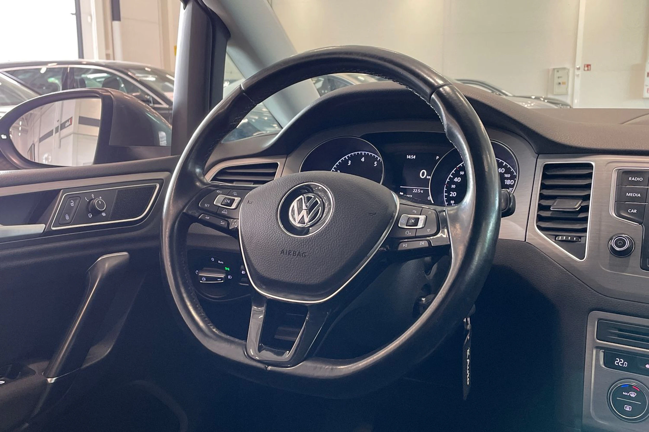 harmaa Volkswagen Golf Sportsvan 2015 kuva 12.