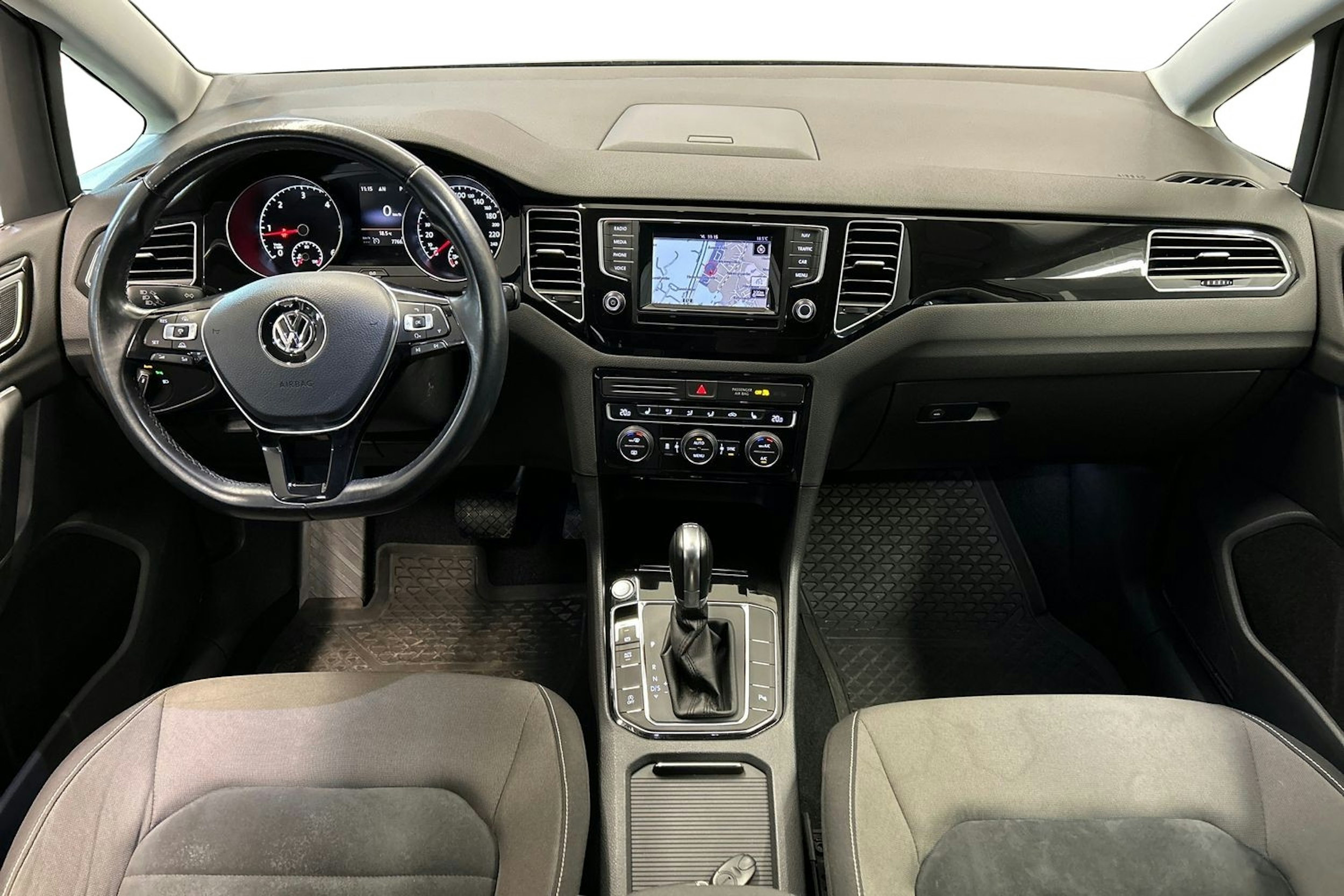 met. harmaa Volkswagen Golf Sportsvan 2015 kuva 9.