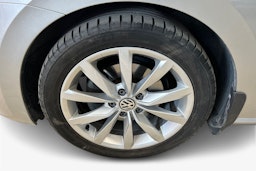 met. harmaa Volkswagen Golf Sportsvan 2015 kuva 11.