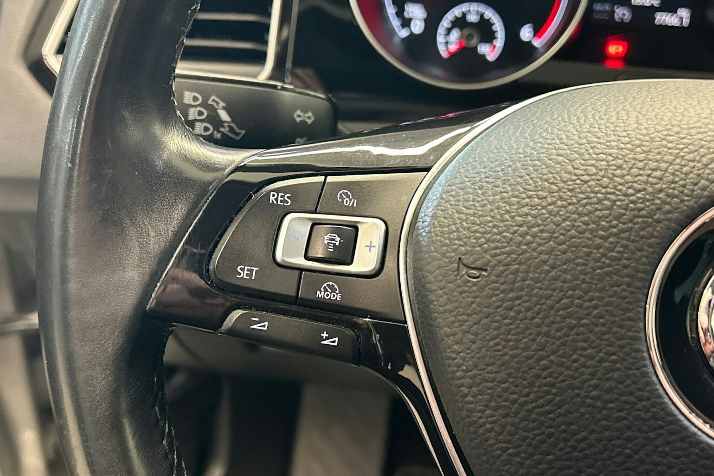 met. harmaa Volkswagen Golf Sportsvan 2015 kuva 16.