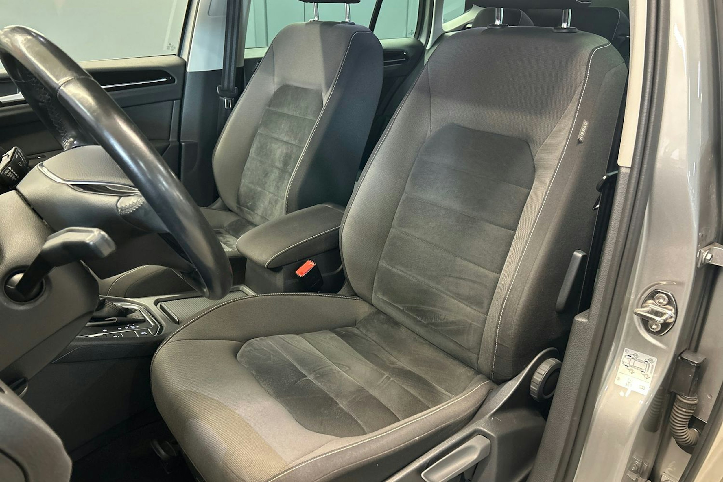 met. harmaa Volkswagen Golf Sportsvan 2015 kuva 23.