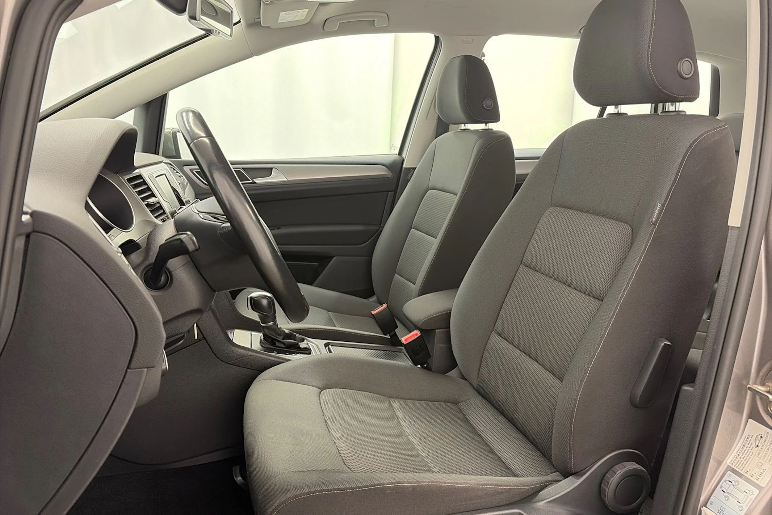 harmaa Volkswagen Golf Sportsvan 2015 kuva 13.