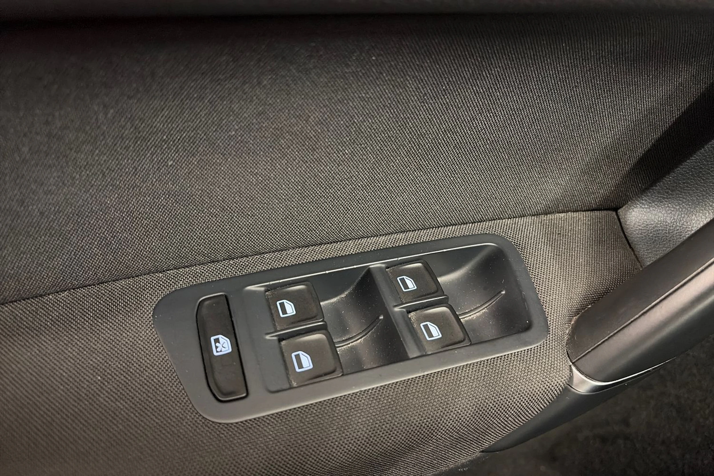harmaa Volkswagen Golf Sportsvan 2015 kuva 24.