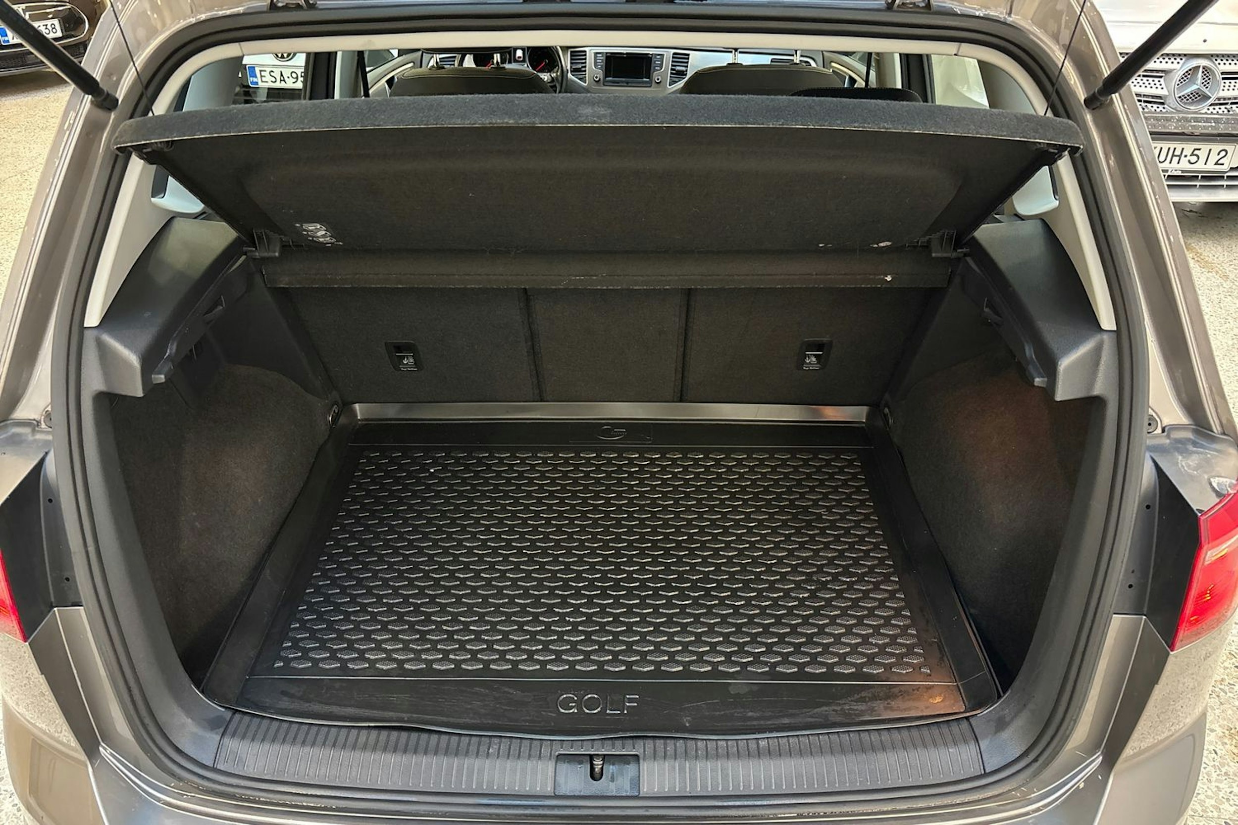 harmaa Volkswagen Golf Sportsvan 2015 kuva 14.