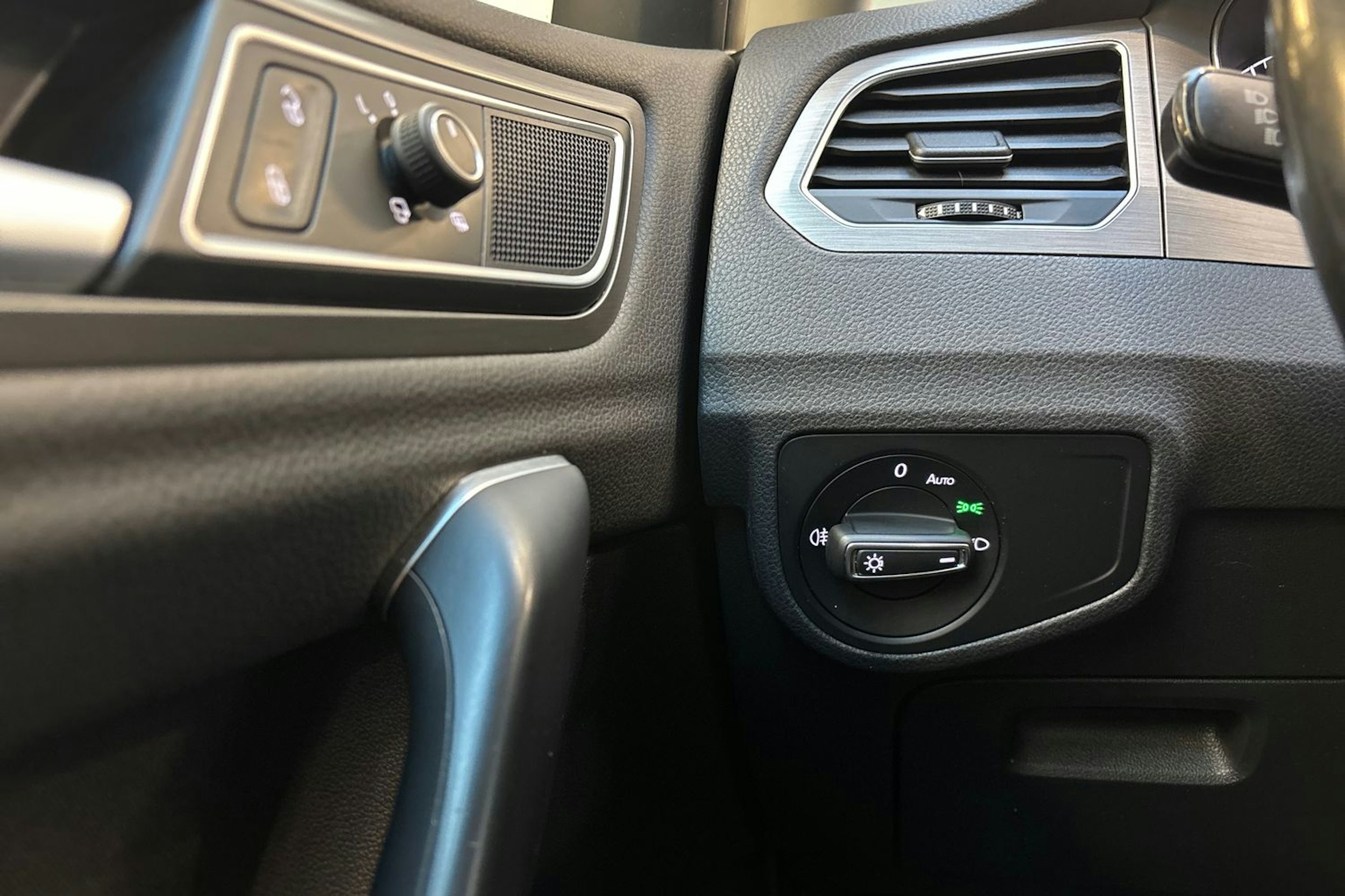 harmaa Volkswagen Golf Sportsvan 2015 kuva 15.