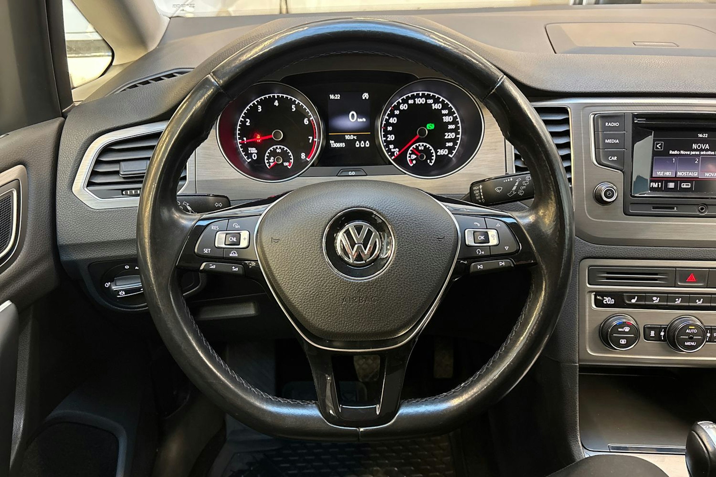 harmaa Volkswagen Golf Sportsvan 2015 kuva 16.