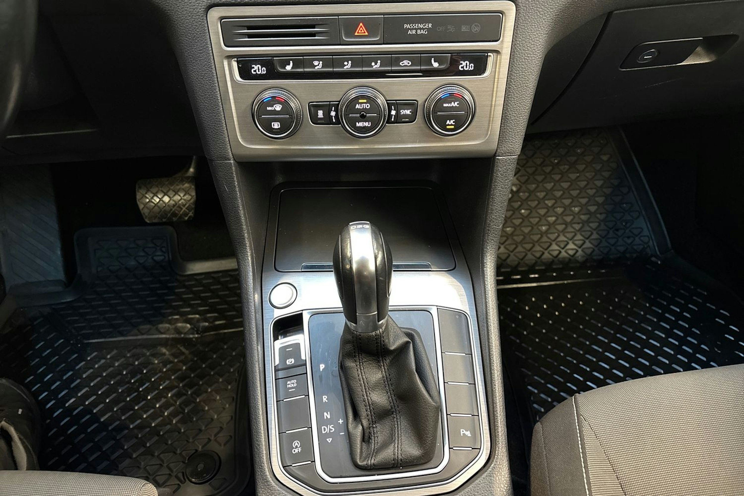 harmaa Volkswagen Golf Sportsvan 2015 kuva 20.