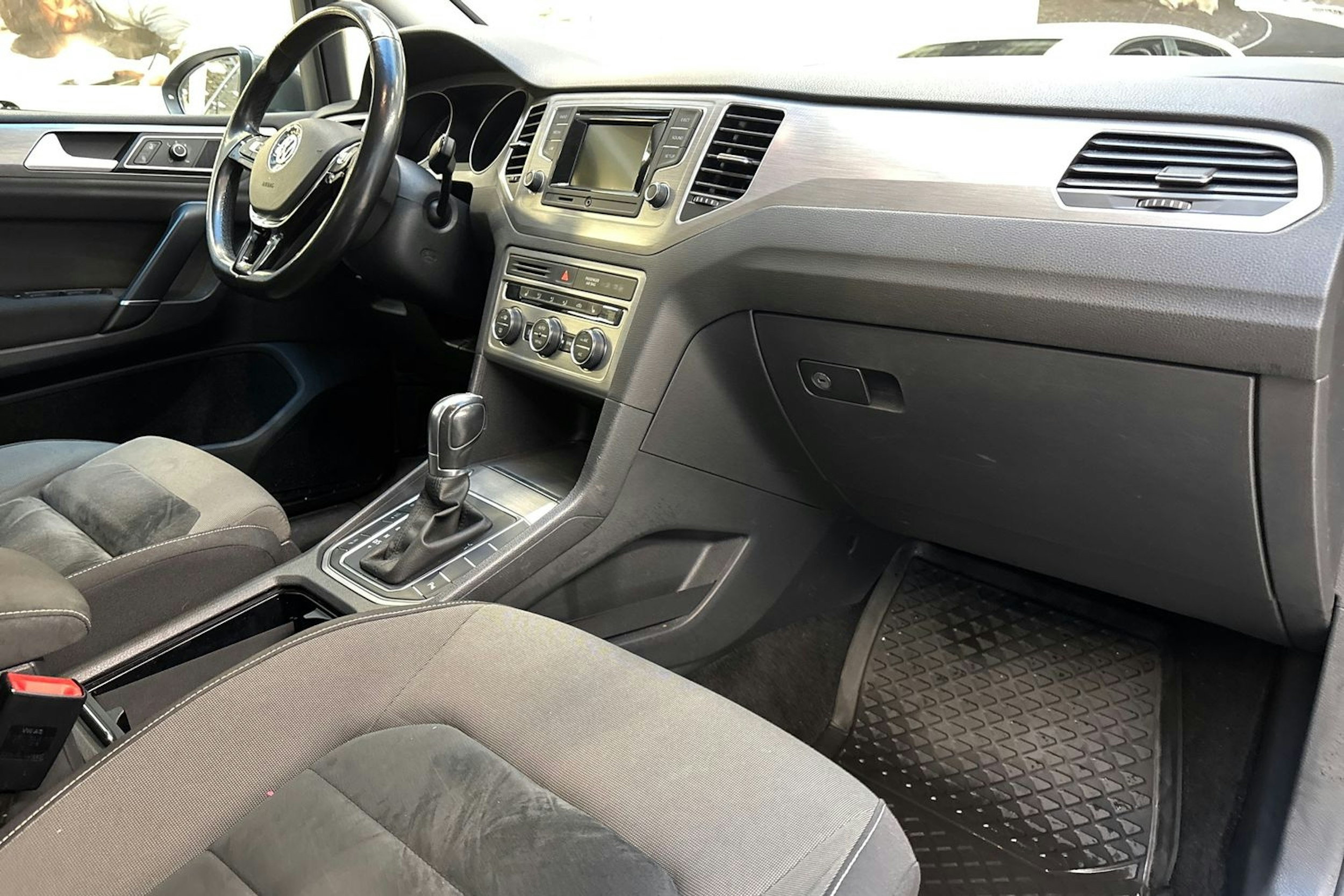 harmaa Volkswagen Golf Sportsvan 2015 kuva 22.