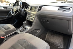 harmaa Volkswagen Golf Sportsvan 2015 kuva 22.