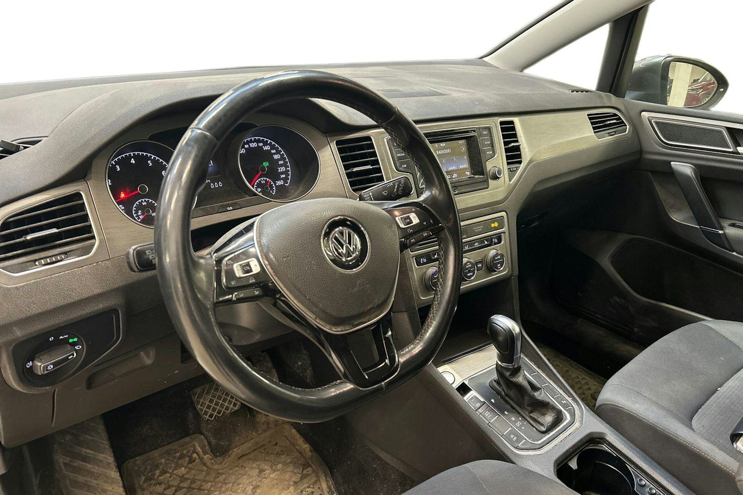 harmaa Volkswagen Golf Sportsvan 2016 kuva 3.