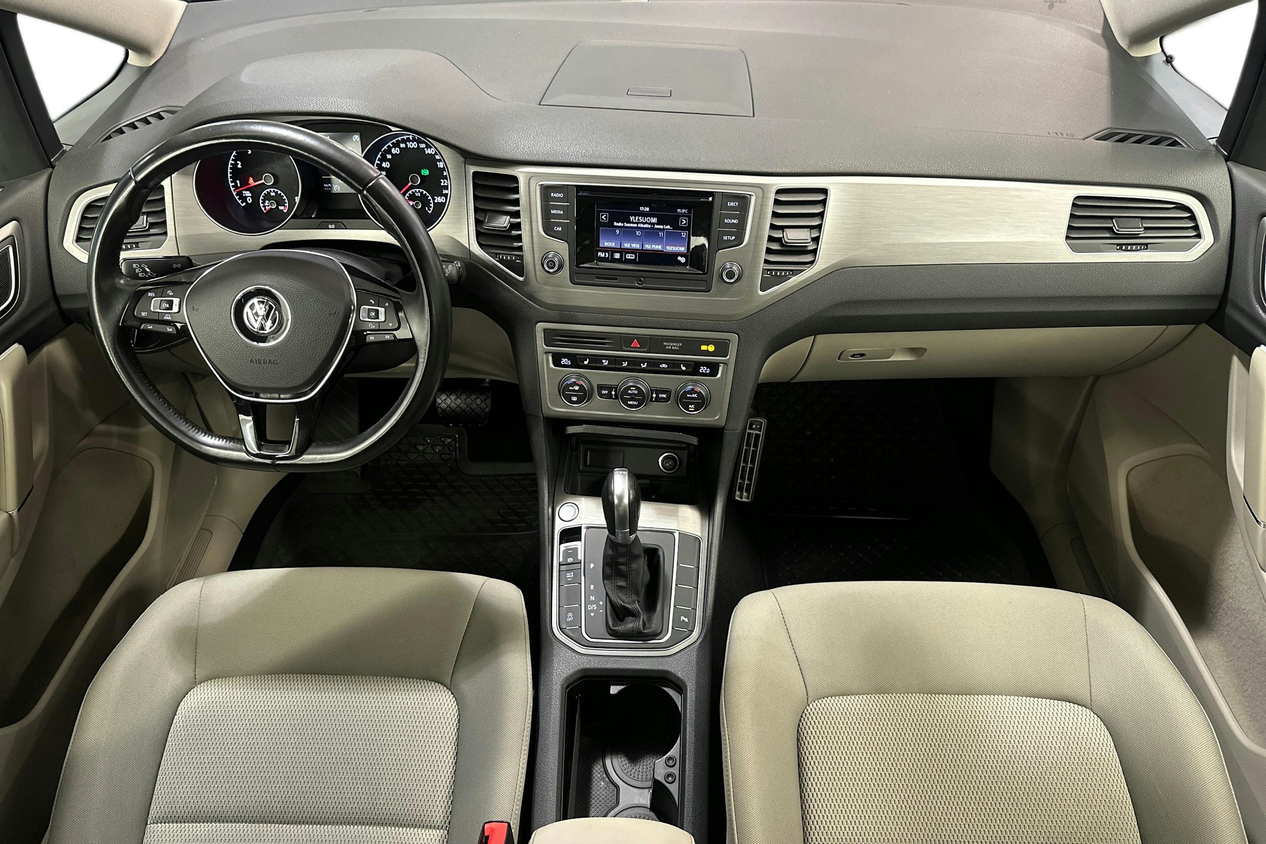 ruskea (beige) Volkswagen Golf Sportsvan 2015 kuva 7.