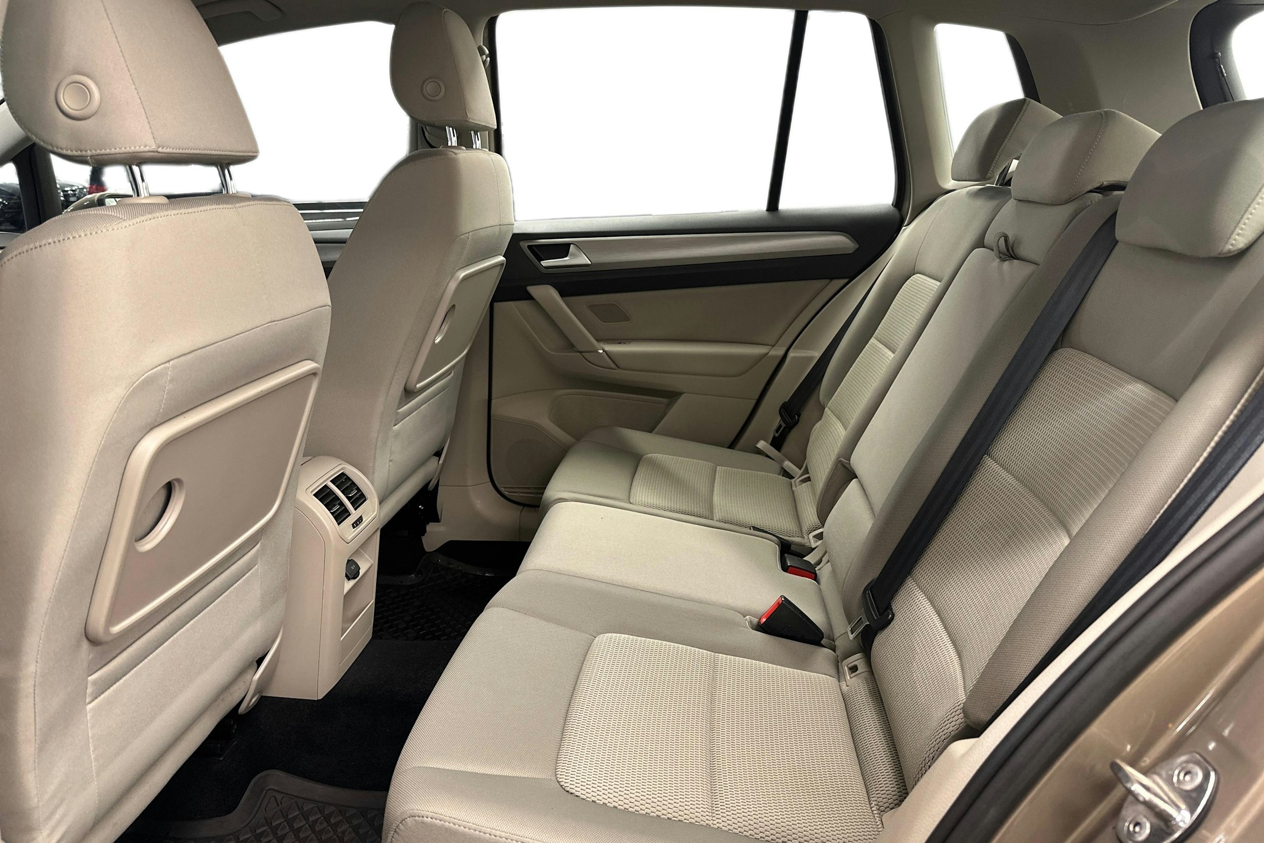 ruskea (beige) Volkswagen Golf Sportsvan 2015 kuva 8.
