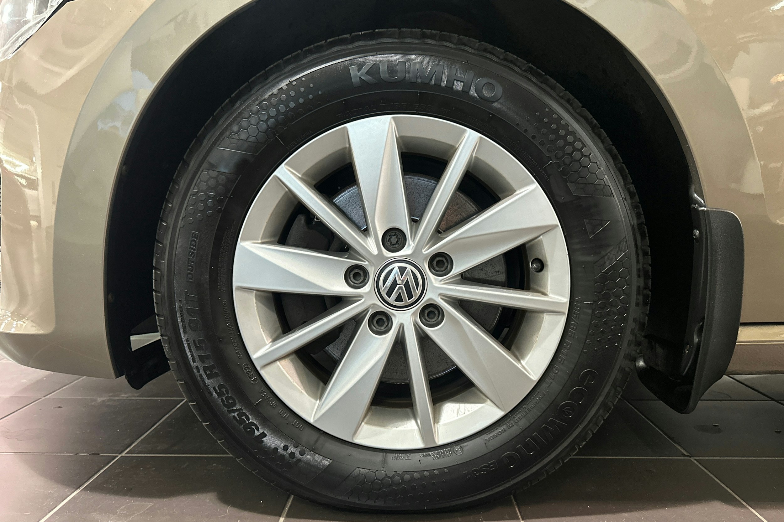 ruskea (beige) Volkswagen Golf Sportsvan 2015 kuva 9.
