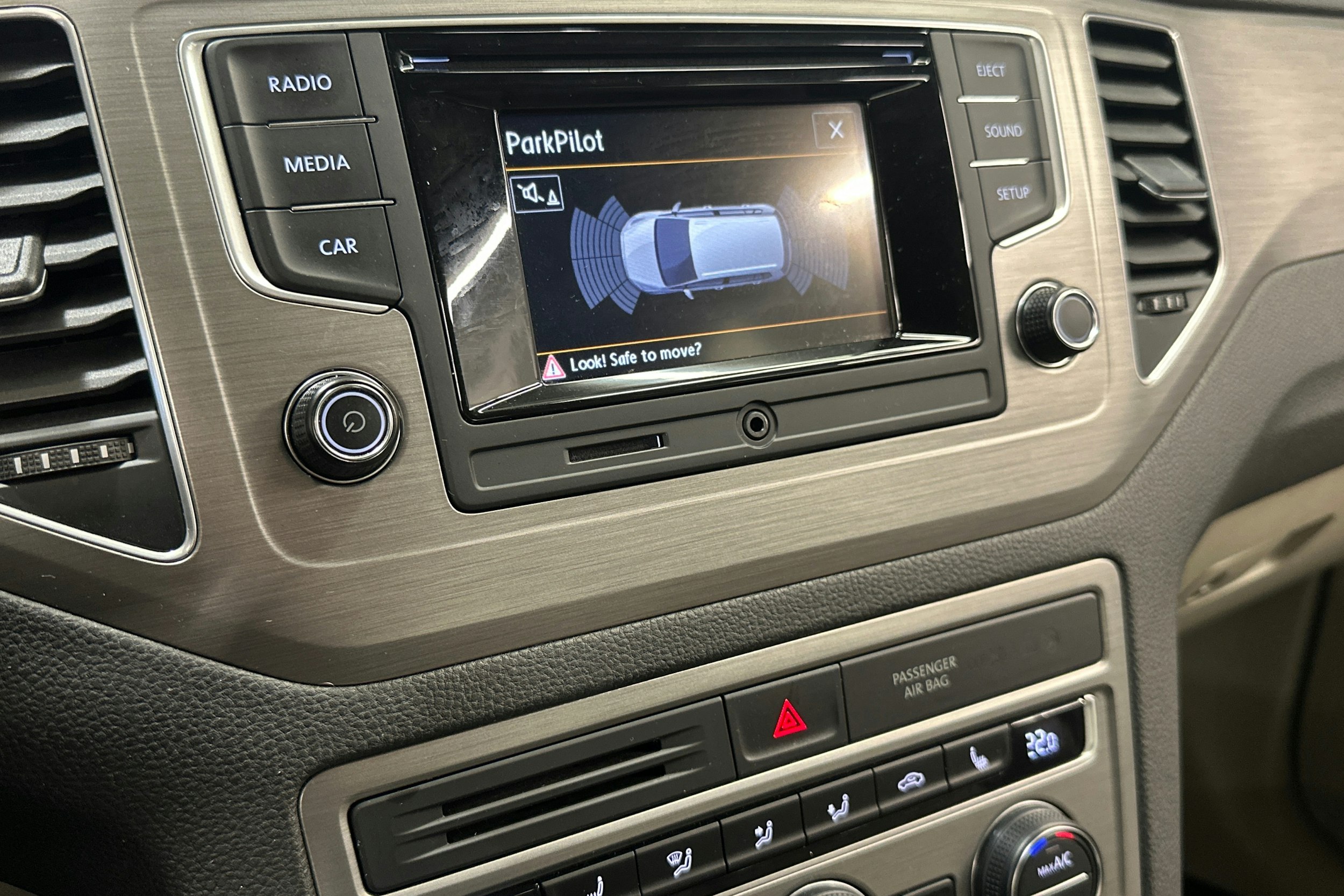 ruskea (beige) Volkswagen Golf Sportsvan 2015 kuva 17.