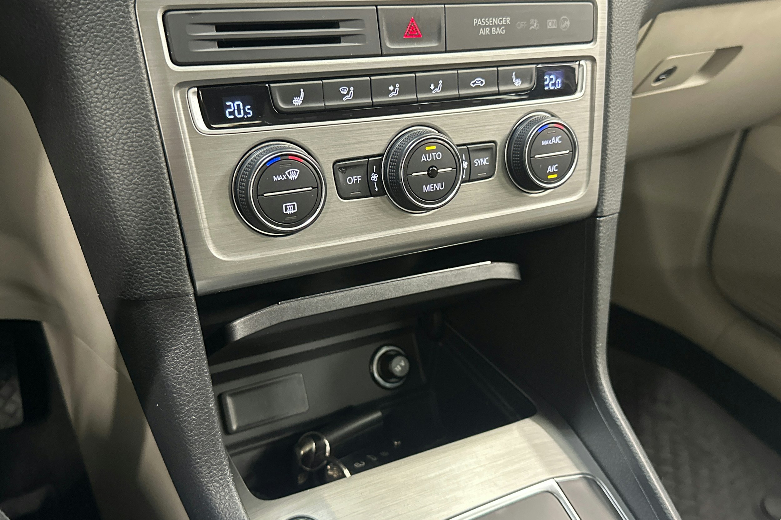 ruskea (beige) Volkswagen Golf Sportsvan 2015 kuva 18.