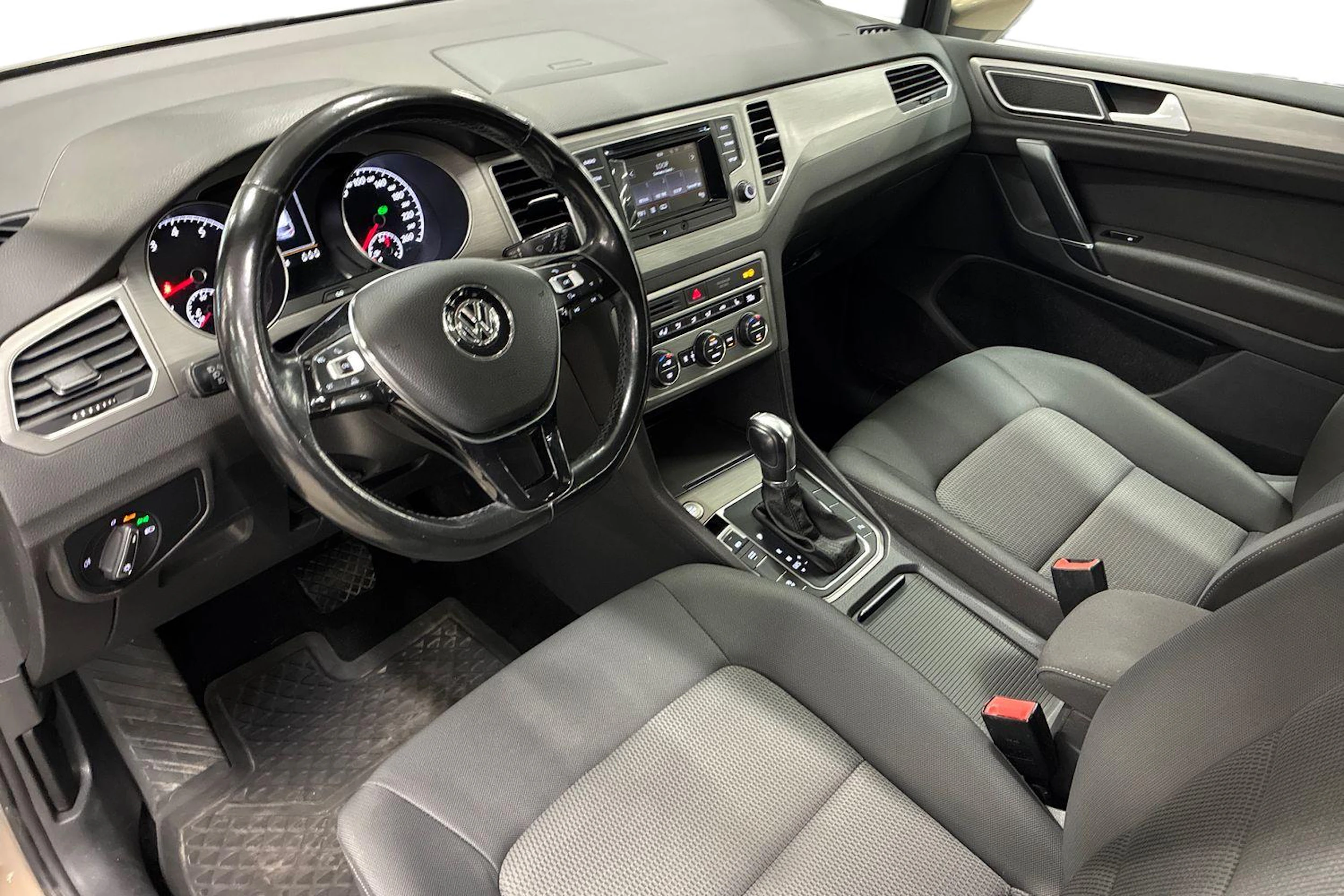 ruskea (beige) Volkswagen Golf Sportsvan 2015 kuva 6.