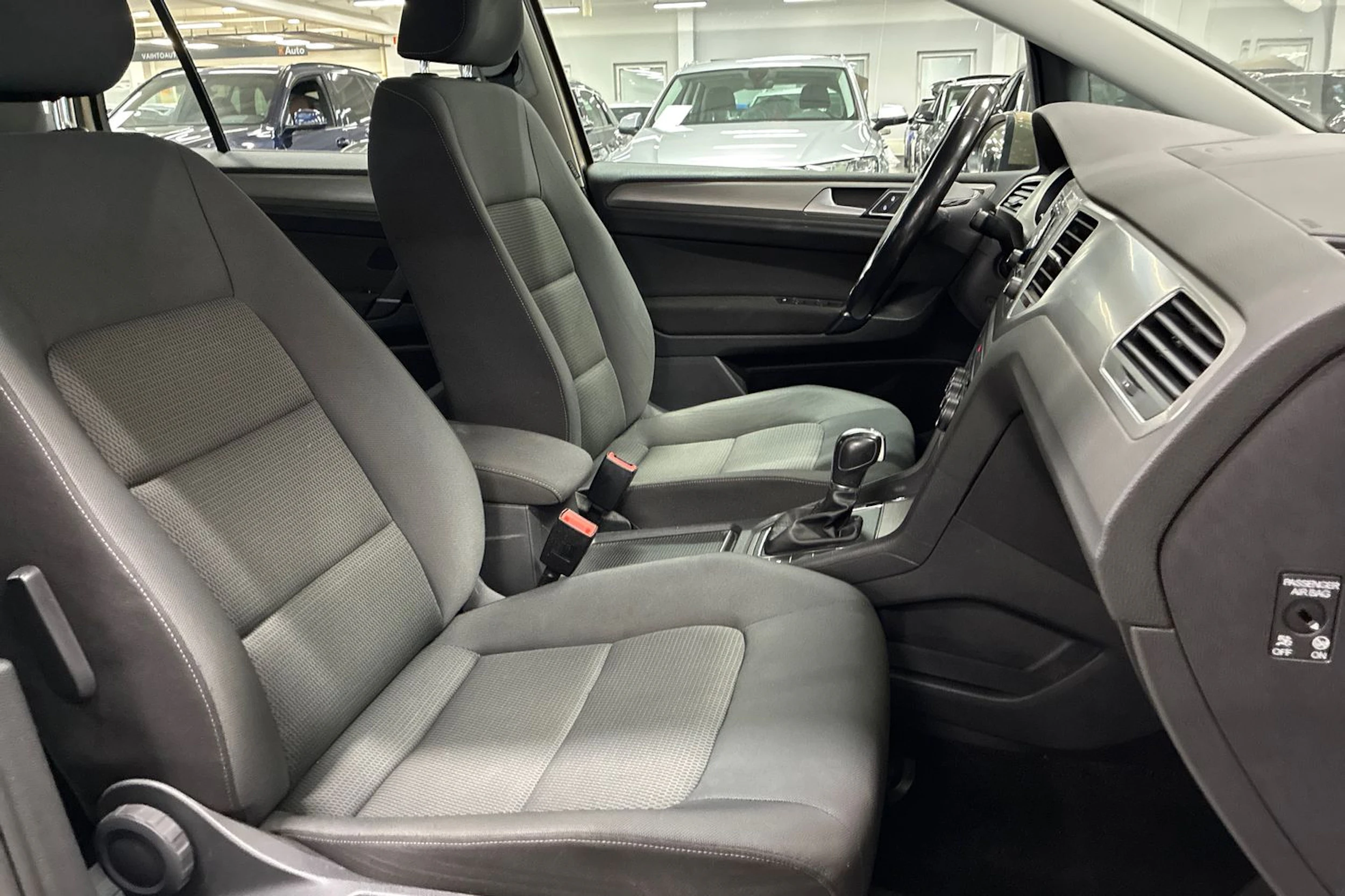 ruskea (beige) Volkswagen Golf Sportsvan 2015 kuva 24.