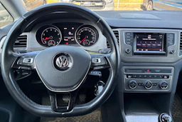 harmaa Volkswagen Golf Sportsvan 2015 kuva 4.