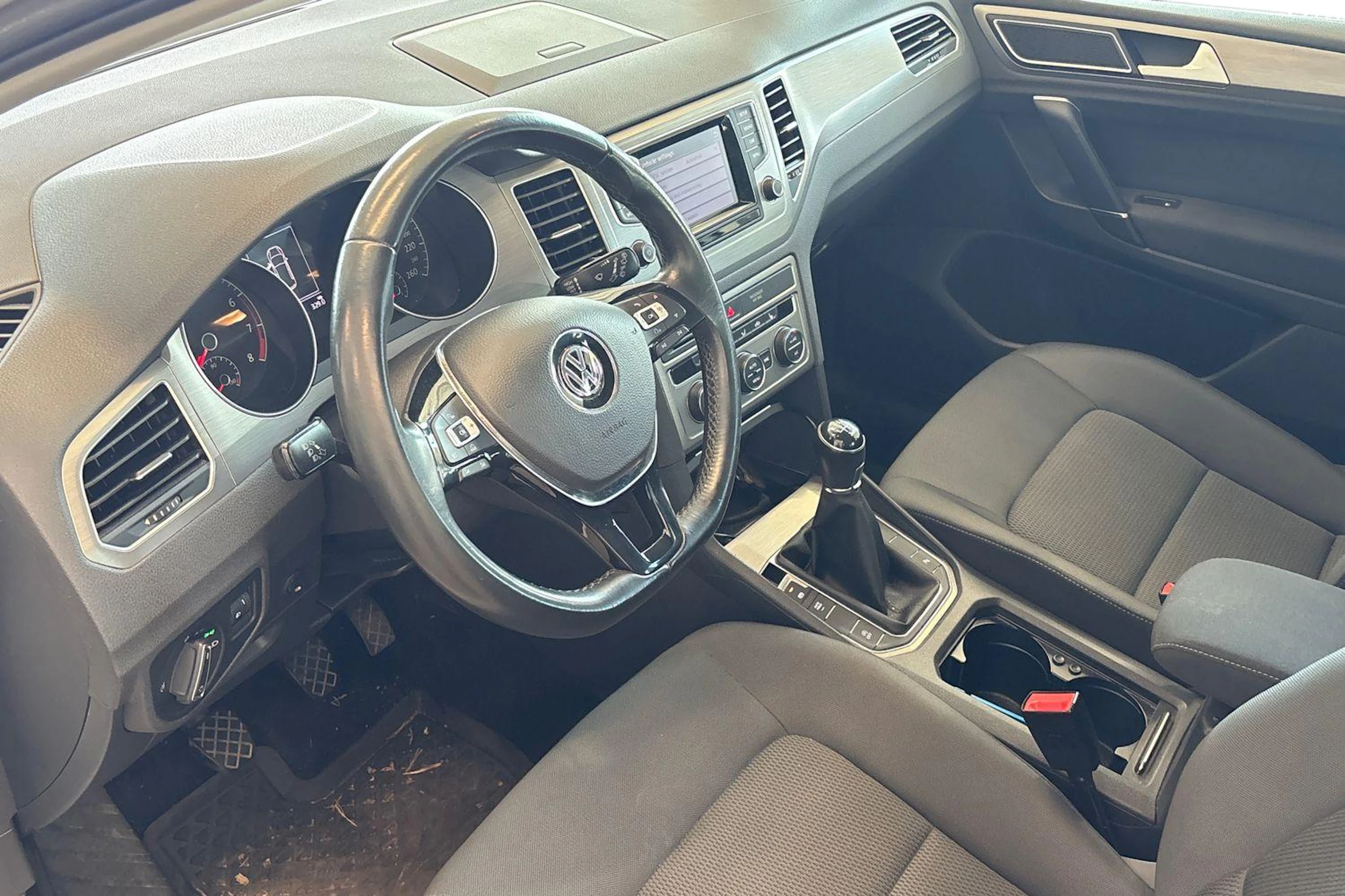 valkoinen Volkswagen Golf Sportsvan 2015 kuva 3.