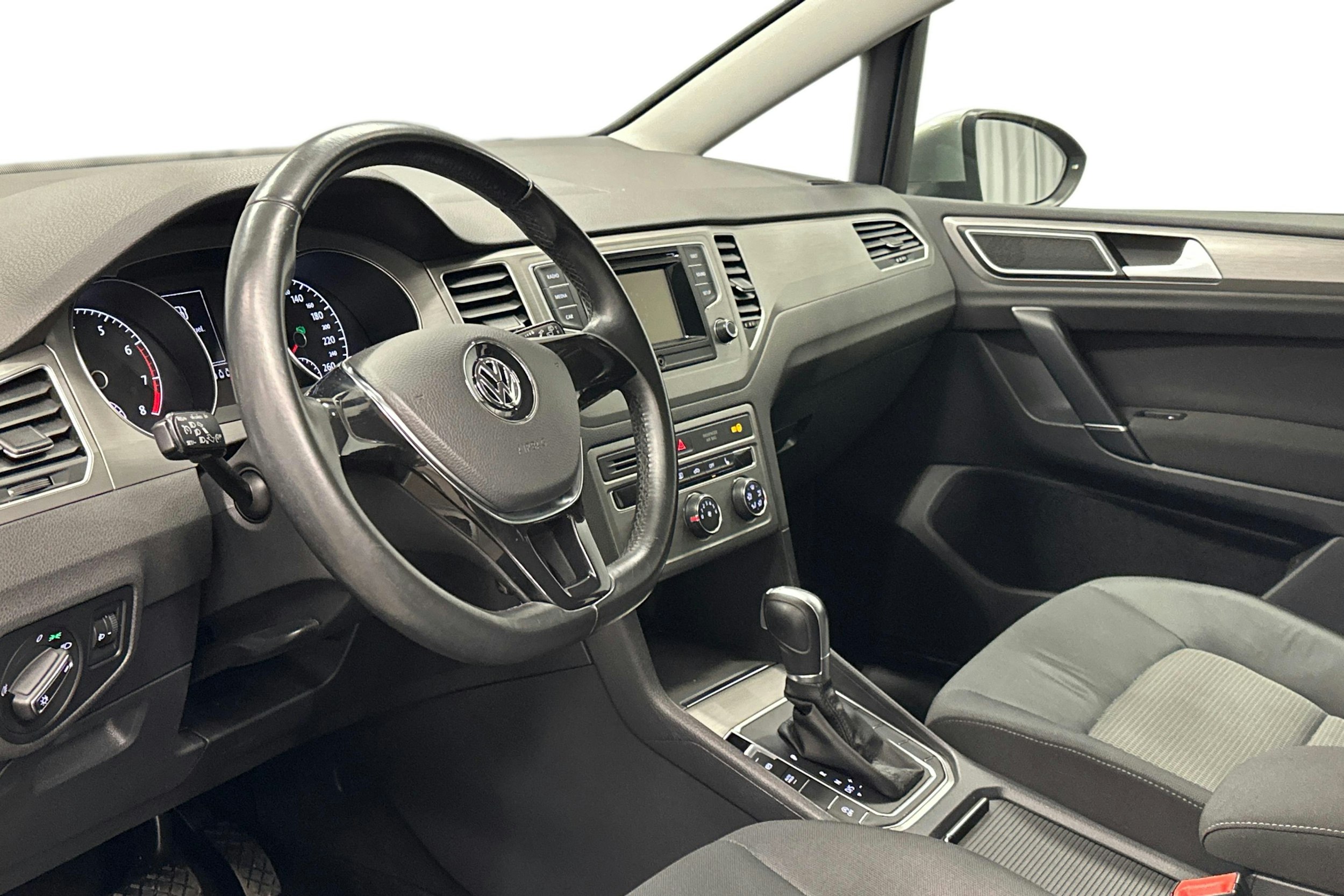 harmaa Volkswagen Golf Sportsvan 2015 kuva 7.