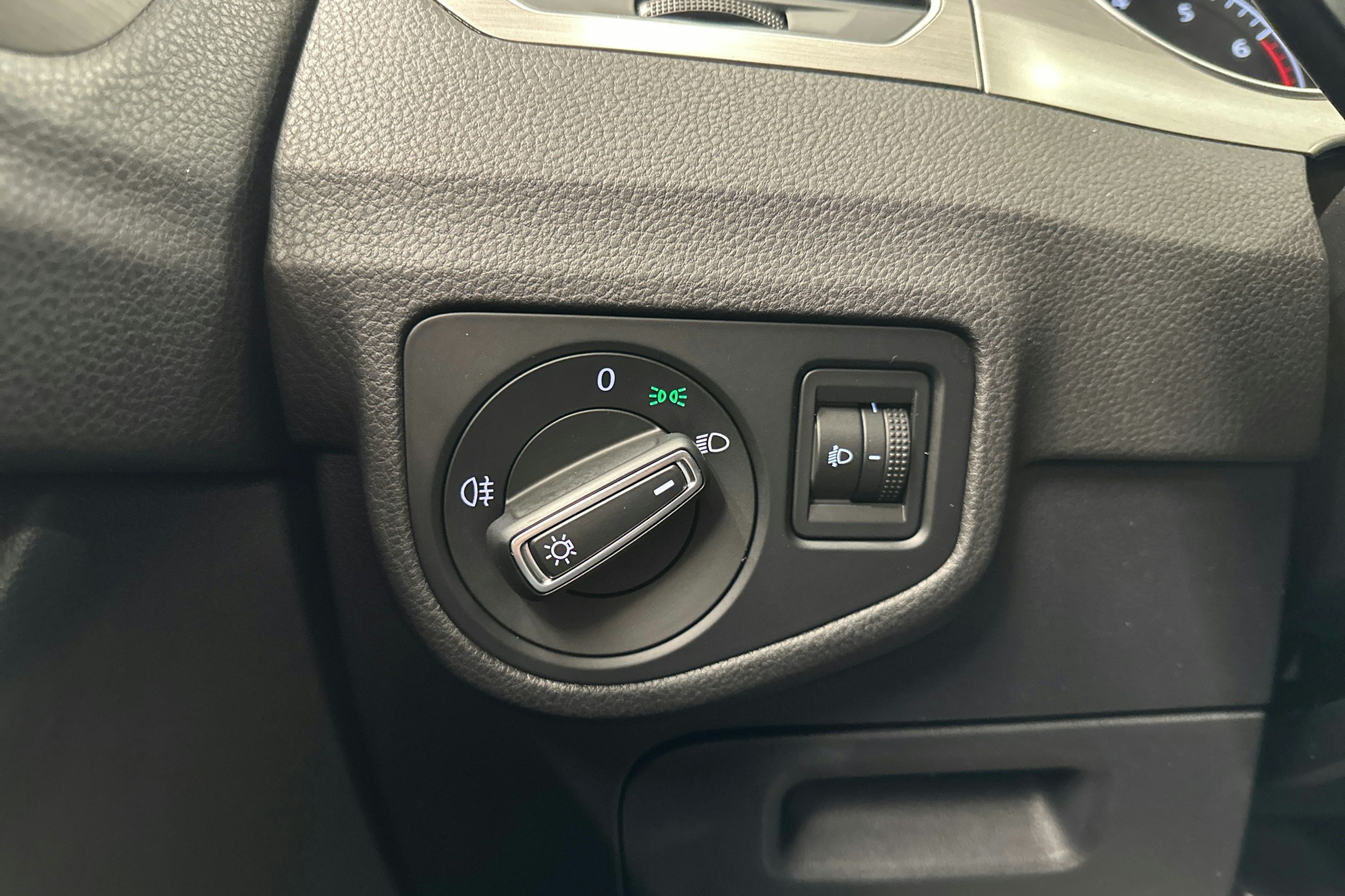 harmaa Volkswagen Golf Sportsvan 2015 kuva 16.