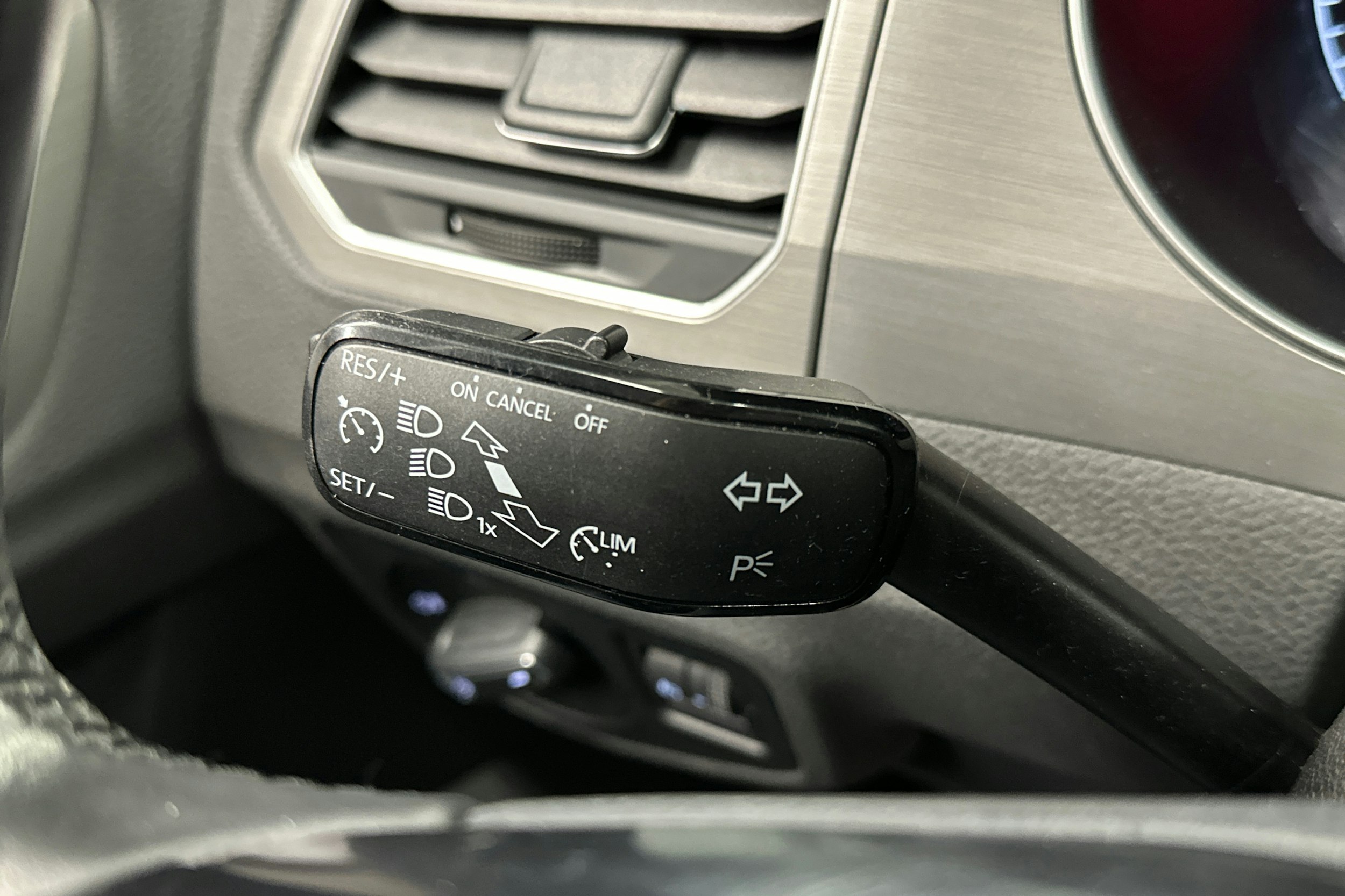 harmaa Volkswagen Golf Sportsvan 2015 kuva 18.
