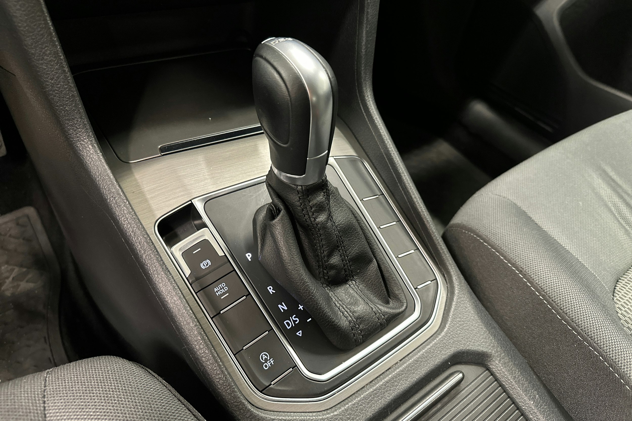 harmaa Volkswagen Golf Sportsvan 2015 kuva 22.