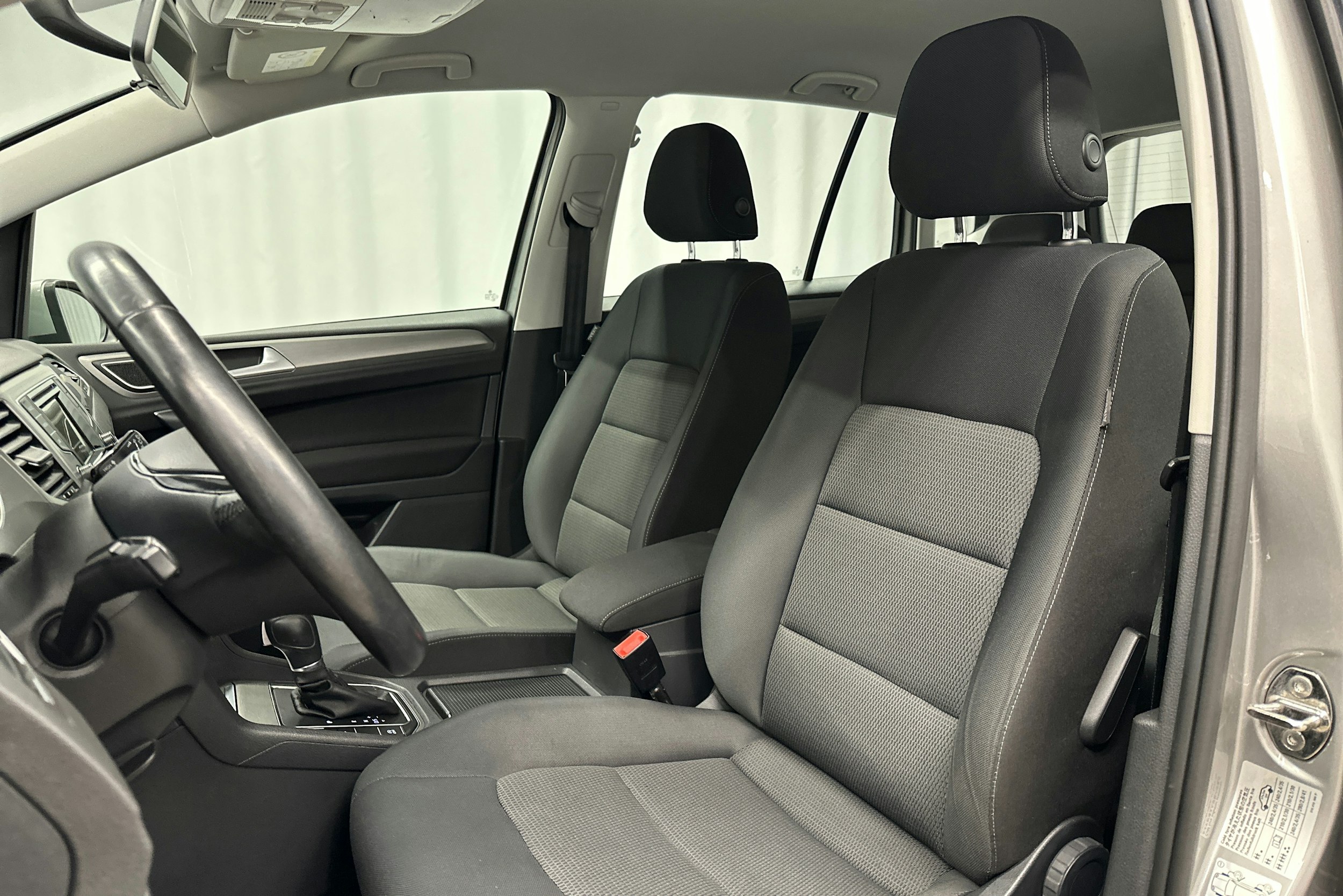 harmaa Volkswagen Golf Sportsvan 2015 kuva 23.