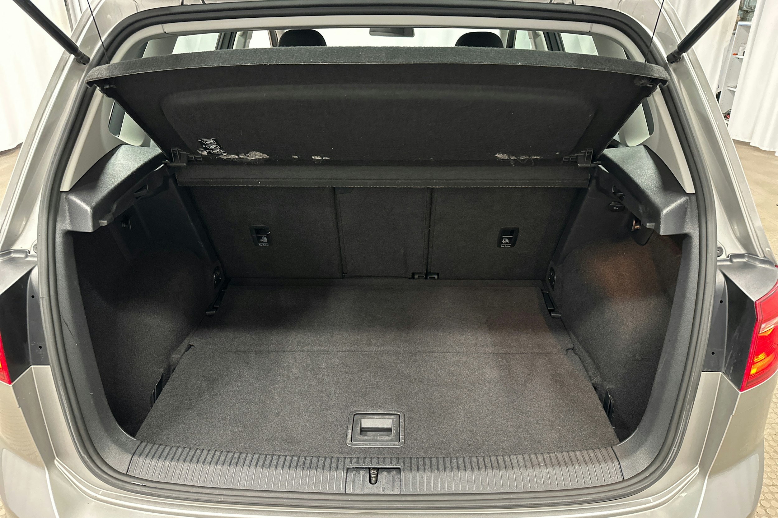 harmaa Volkswagen Golf Sportsvan 2015 kuva 24.