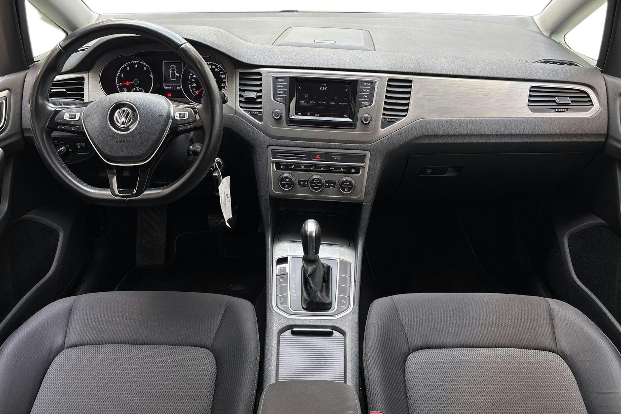 harmaa Volkswagen Golf Sportsvan 2015 kuva 9.