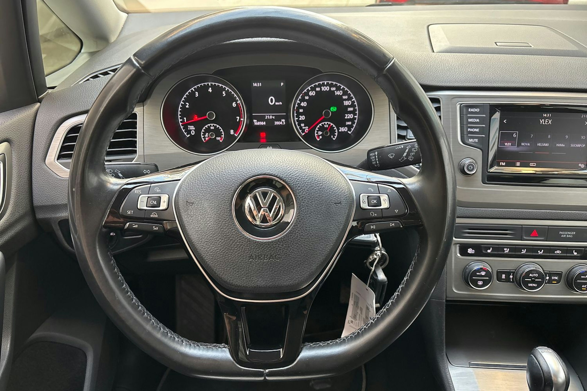 harmaa Volkswagen Golf Sportsvan 2015 kuva 18.
