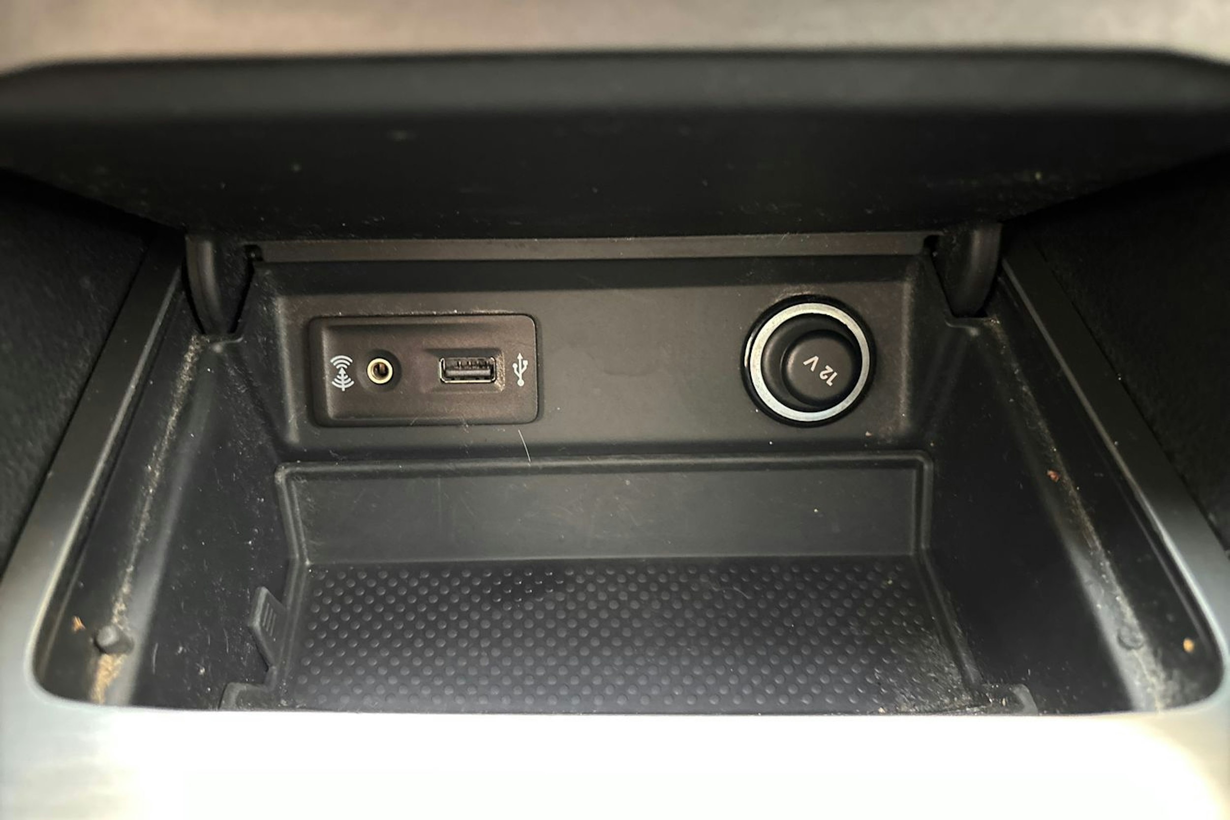 harmaa Volkswagen Golf Sportsvan 2015 kuva 21.