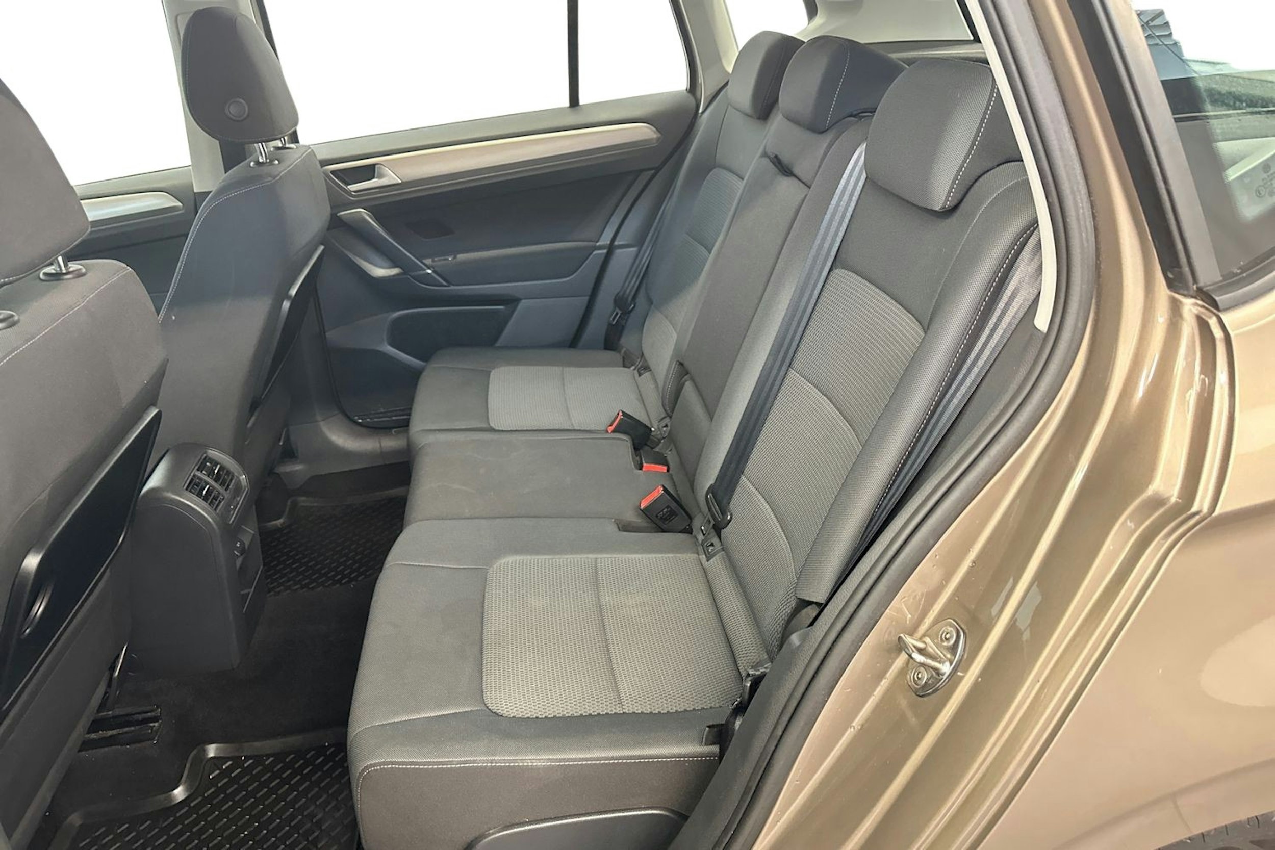ruskea (beige) Volkswagen Golf Sportsvan 2015 kuva 10.