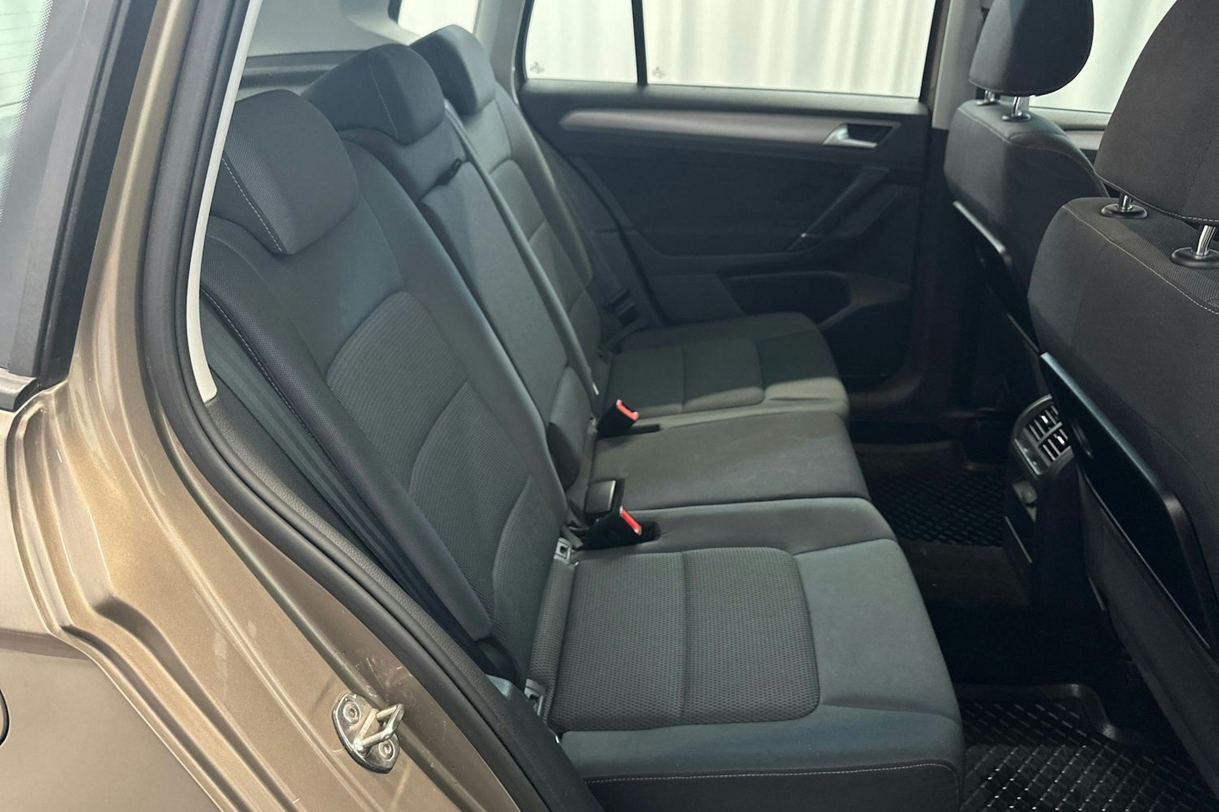 ruskea (beige) Volkswagen Golf Sportsvan 2015 kuva 14.