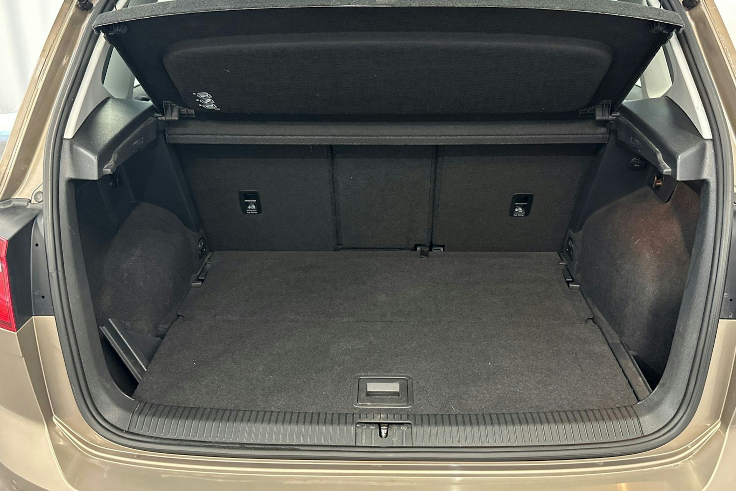 ruskea (beige) Volkswagen Golf Sportsvan 2015 kuva 26.