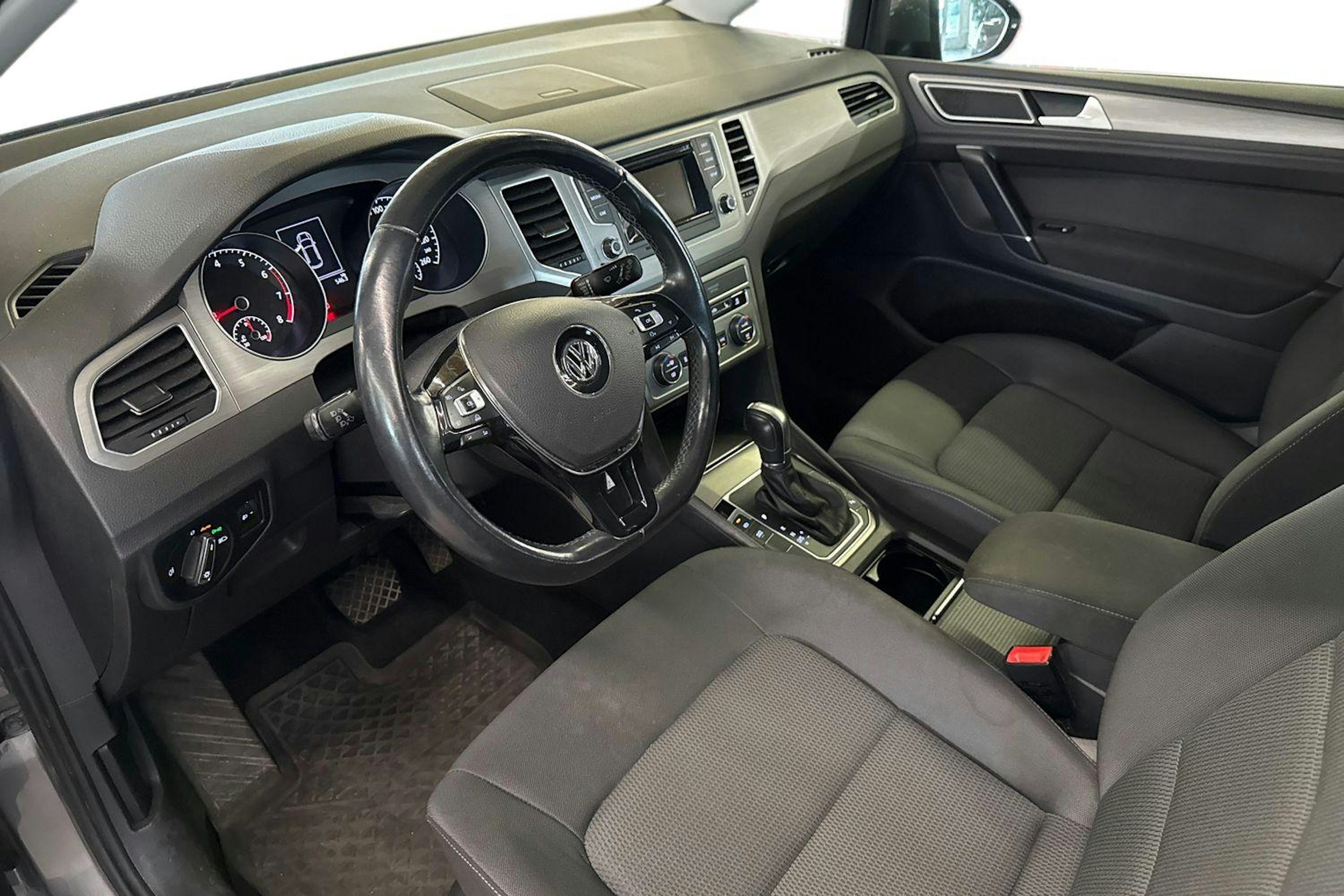 harmaa Volkswagen Golf Sportsvan 2015 kuva 3.
