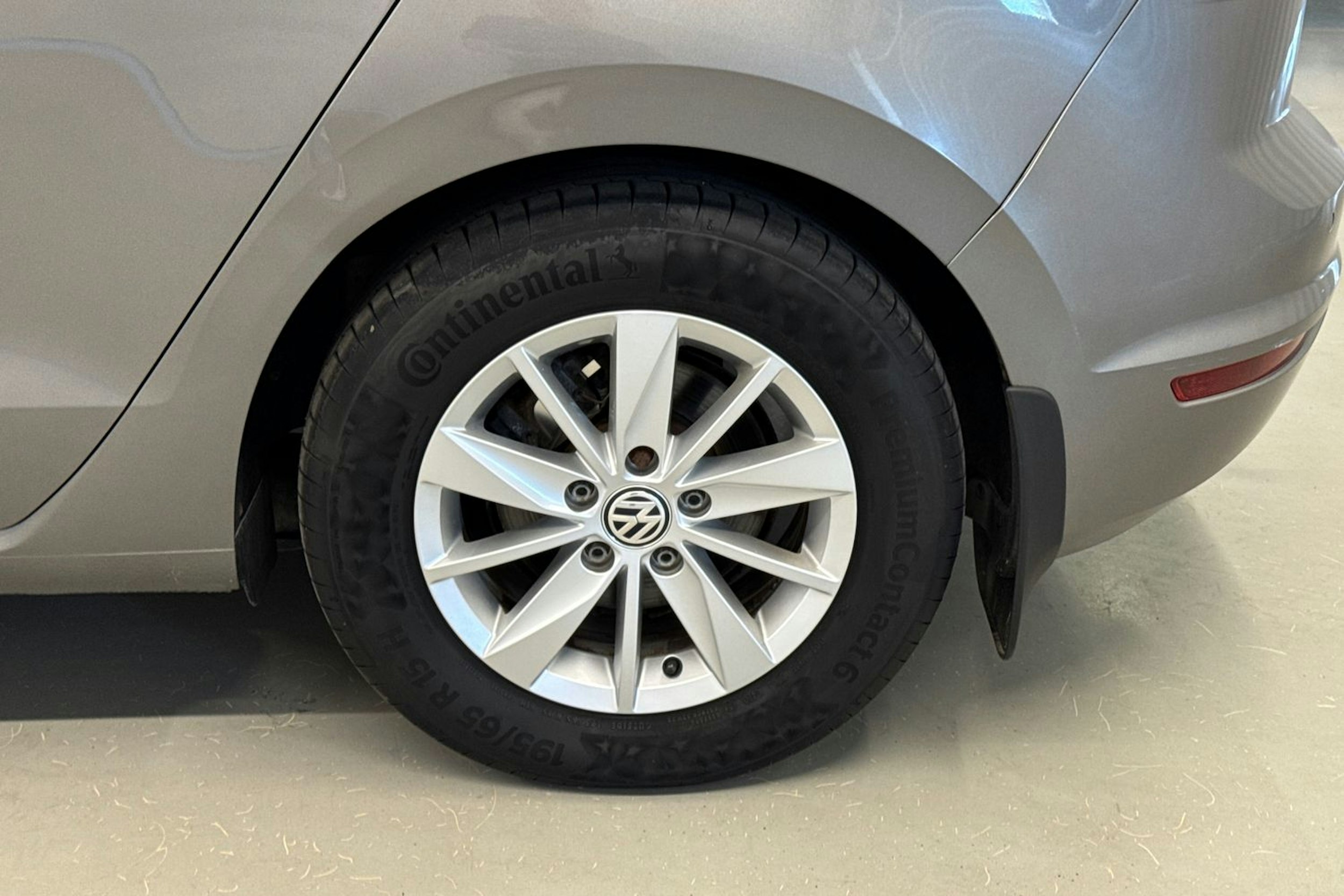 harmaa Volkswagen Golf Sportsvan 2015 kuva 13.