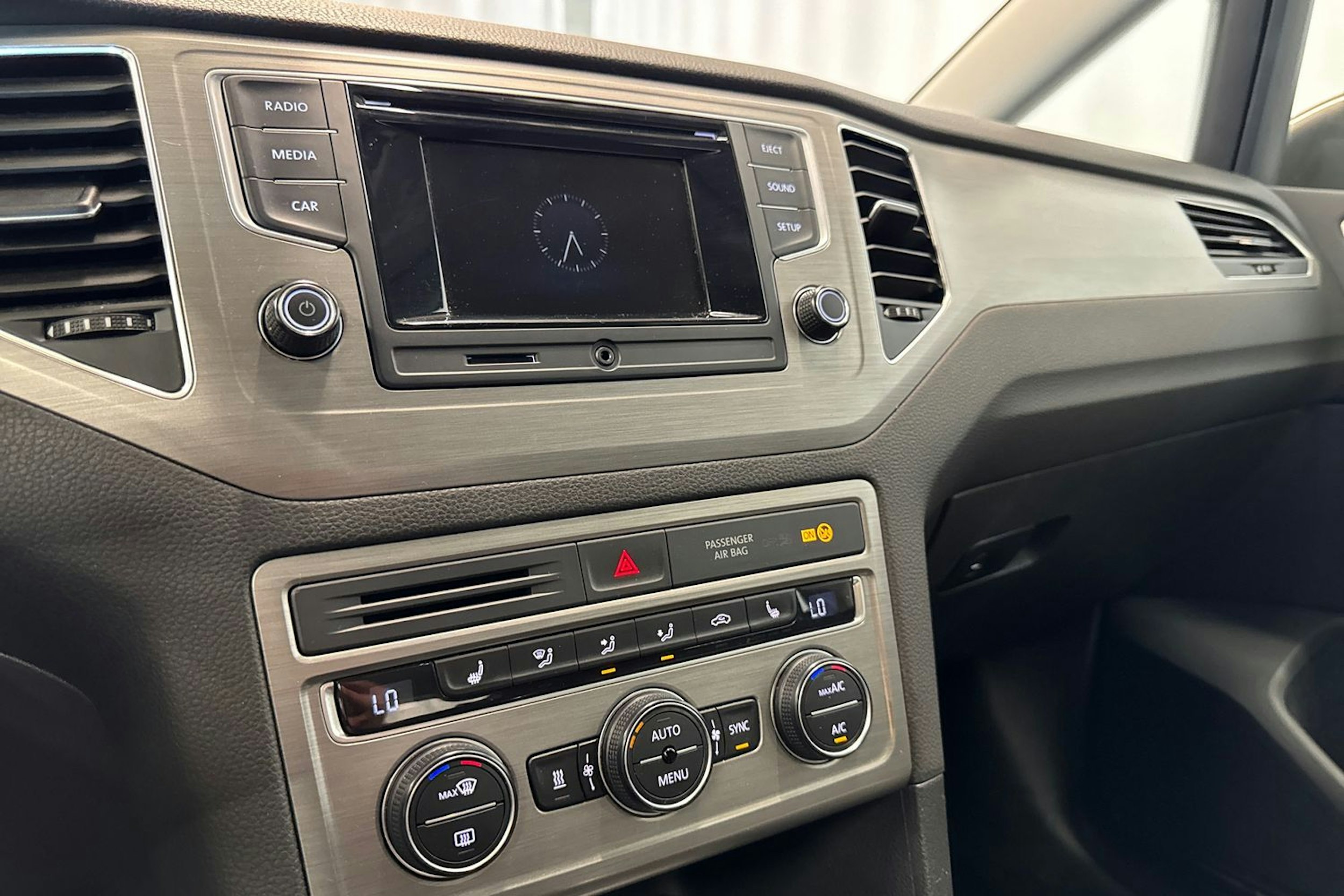 harmaa Volkswagen Golf Sportsvan 2015 kuva 16.