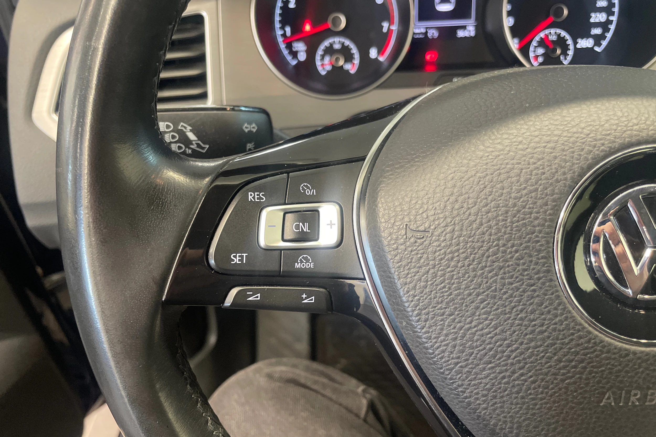 sininen Volkswagen Golf Sportsvan 2015 kuva 13.