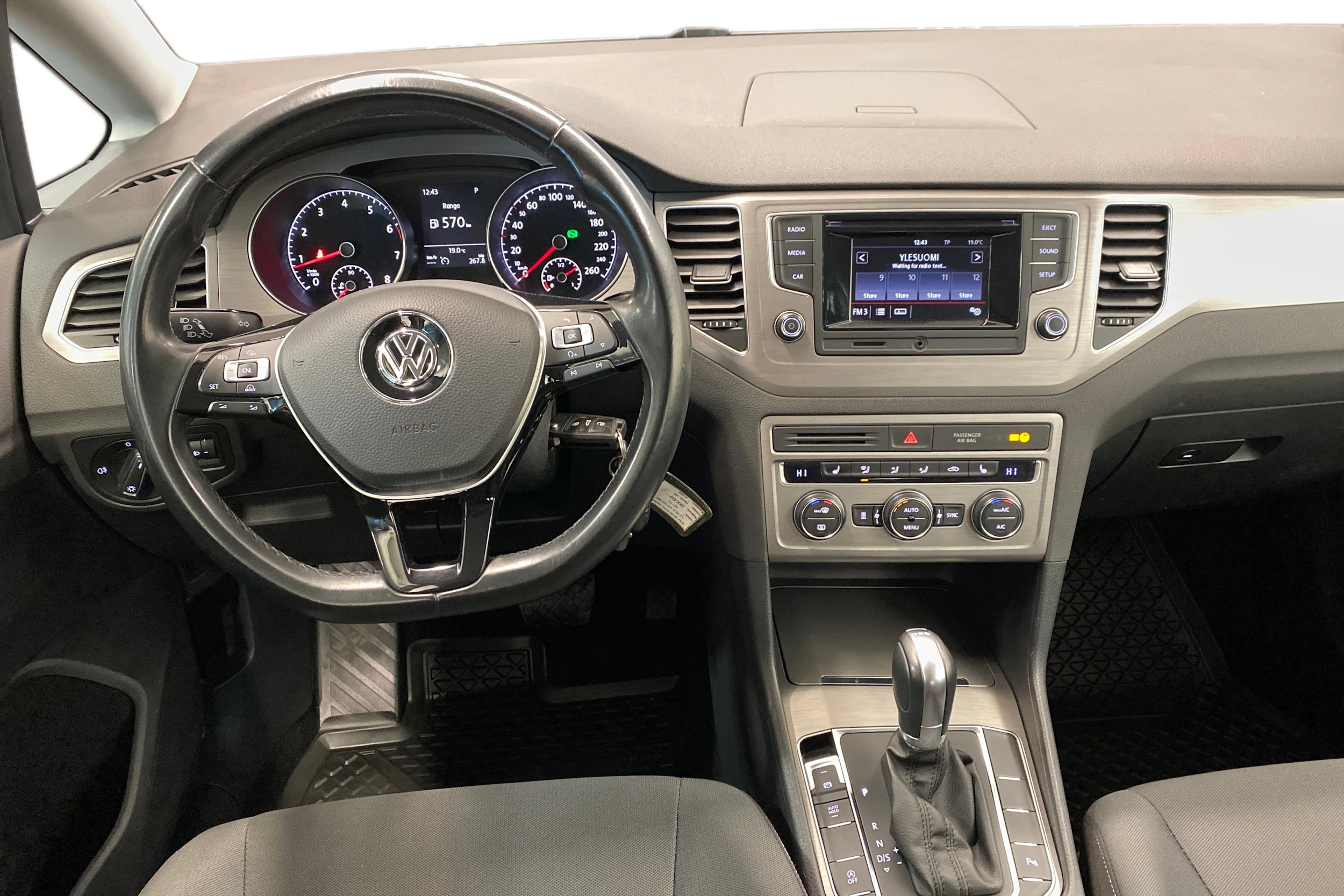 harmaa Volkswagen Golf Sportsvan 2015 kuva 7.