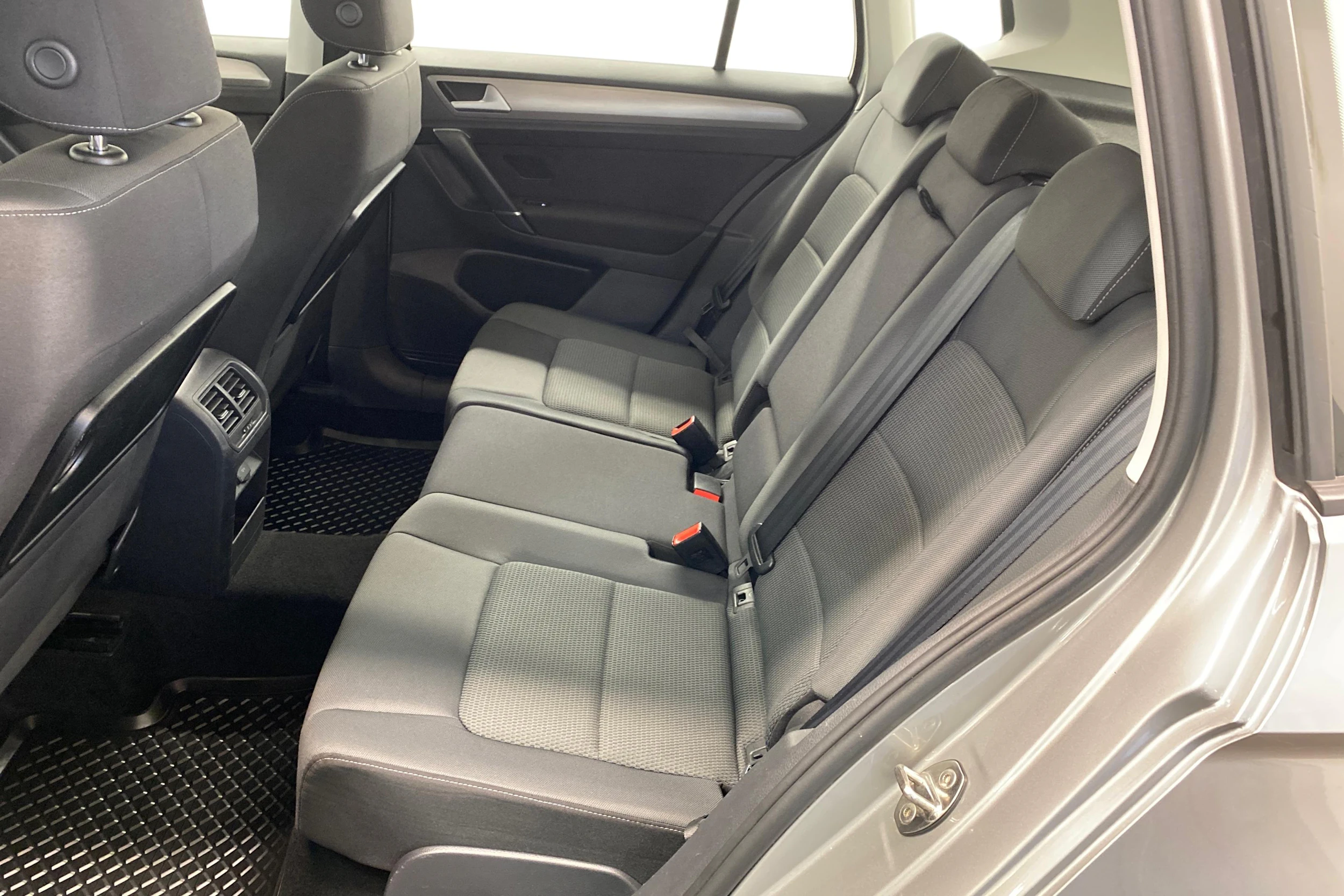 harmaa Volkswagen Golf Sportsvan 2015 kuva 8.