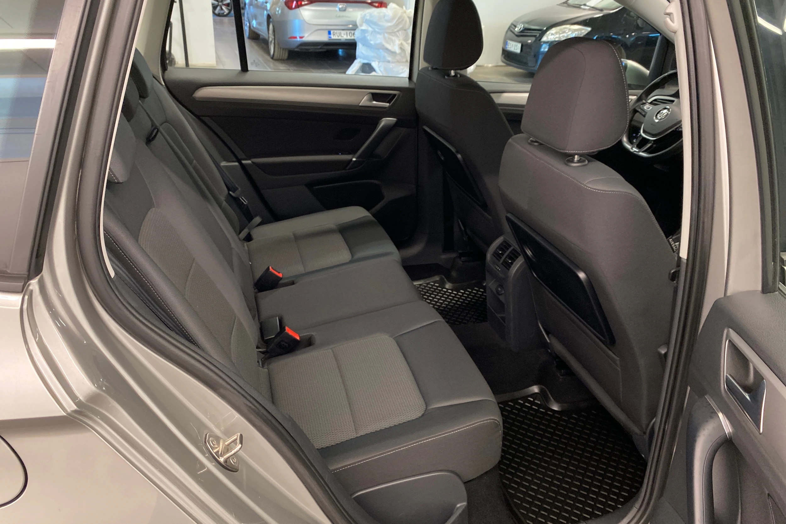 harmaa Volkswagen Golf Sportsvan 2015 kuva 14.