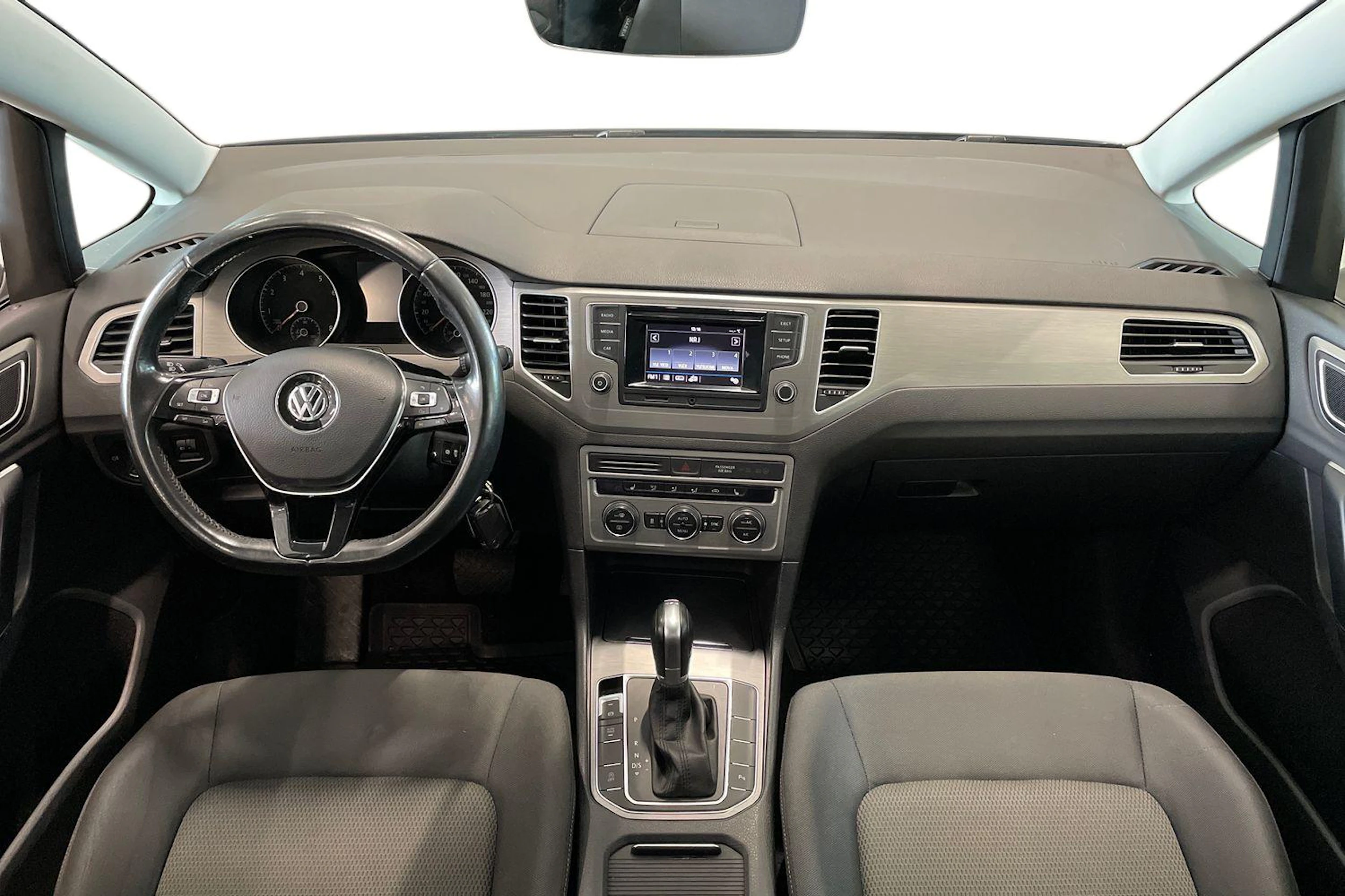 ruskea (beige) Volkswagen Golf Sportsvan 2016 kuva 7.