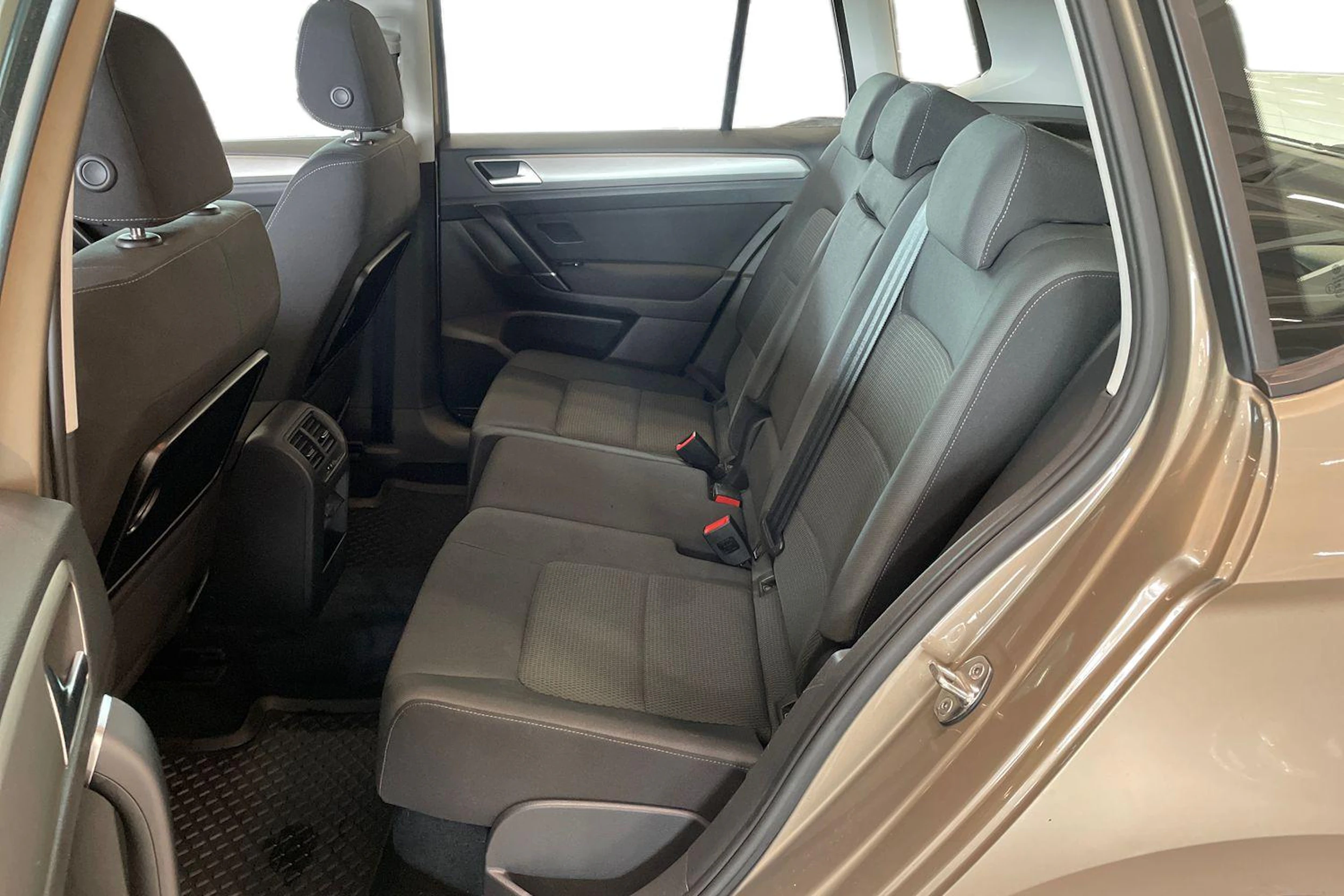 ruskea (beige) Volkswagen Golf Sportsvan 2016 kuva 8.