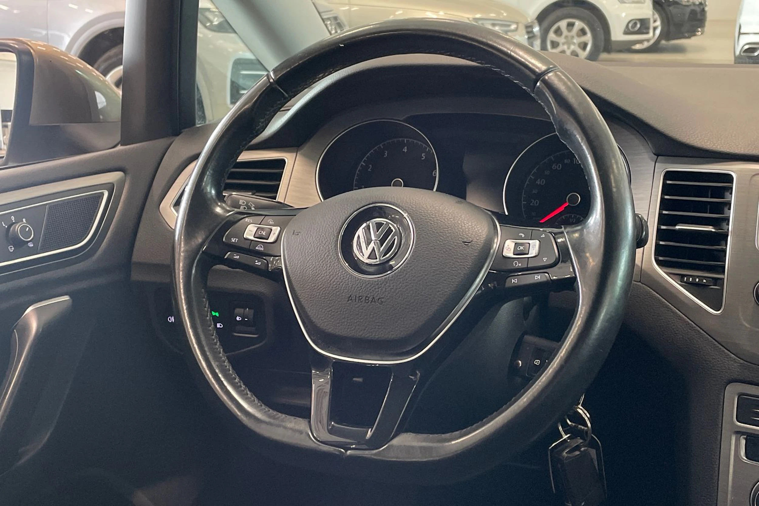 ruskea (beige) Volkswagen Golf Sportsvan 2016 kuva 12.