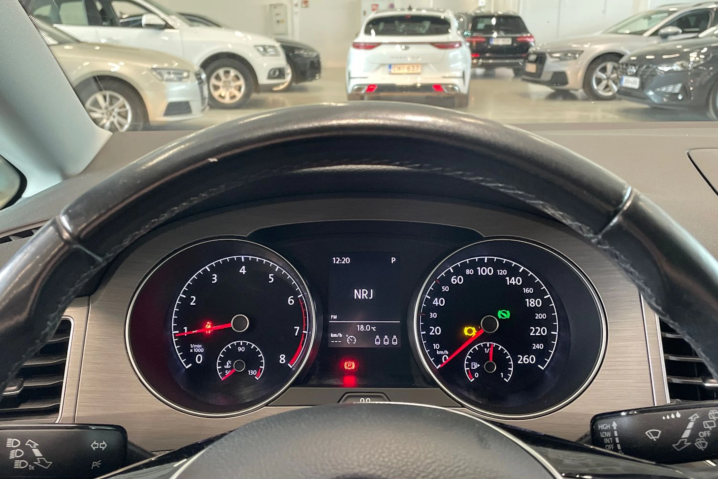 ruskea (beige) Volkswagen Golf Sportsvan 2016 kuva 15.