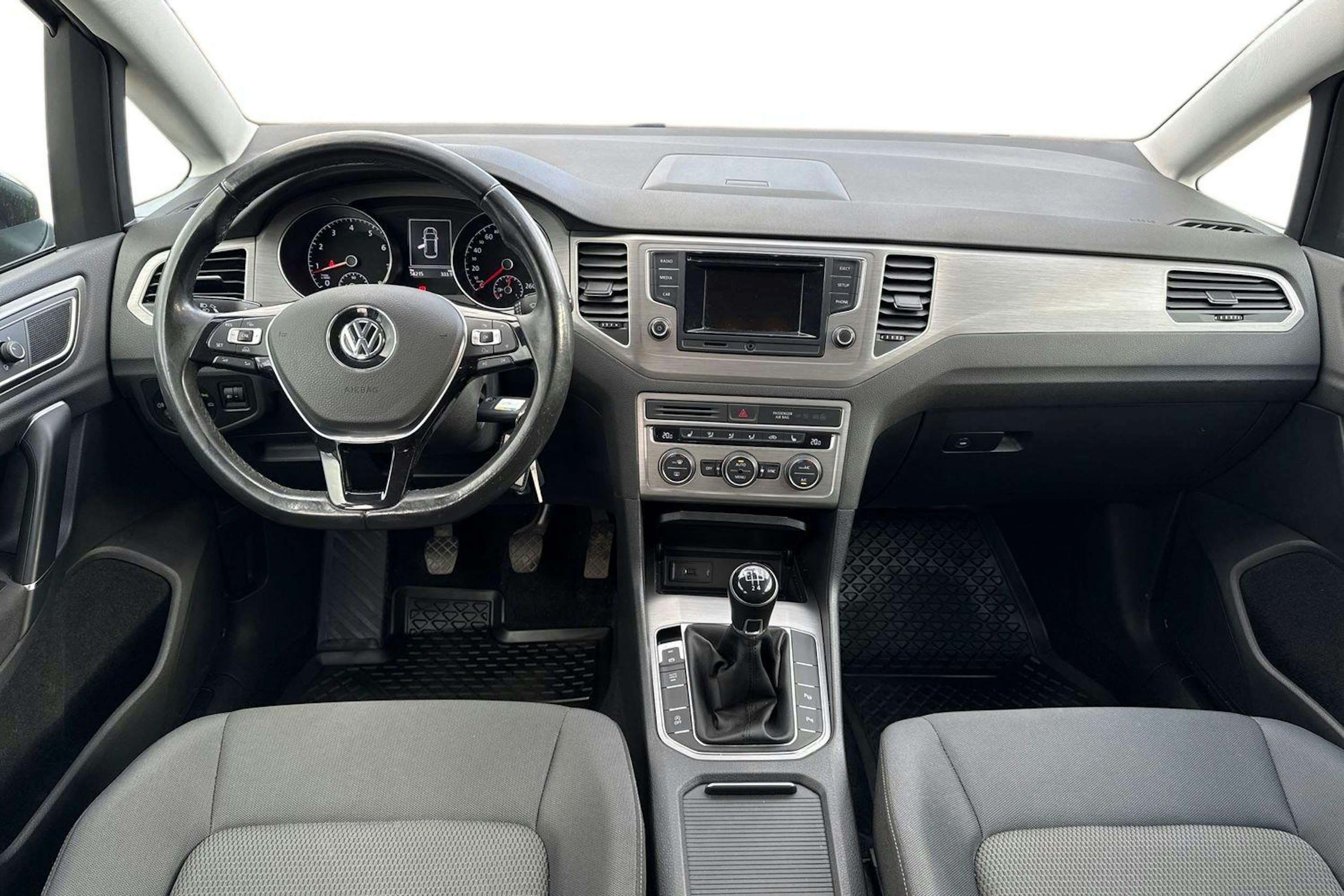 harmaa Volkswagen Golf Sportsvan 2016 kuva 9.