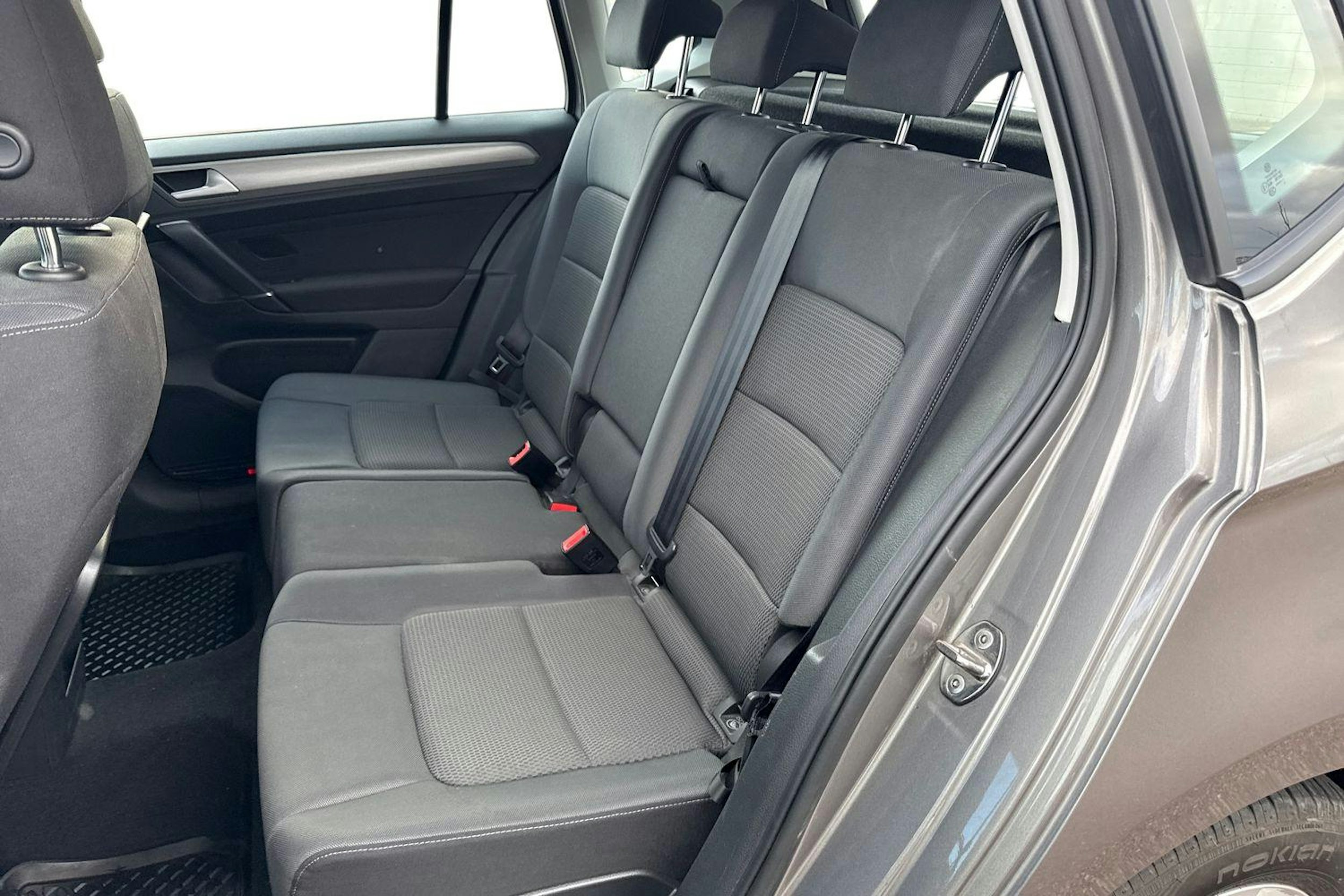 harmaa Volkswagen Golf Sportsvan 2016 kuva 10.